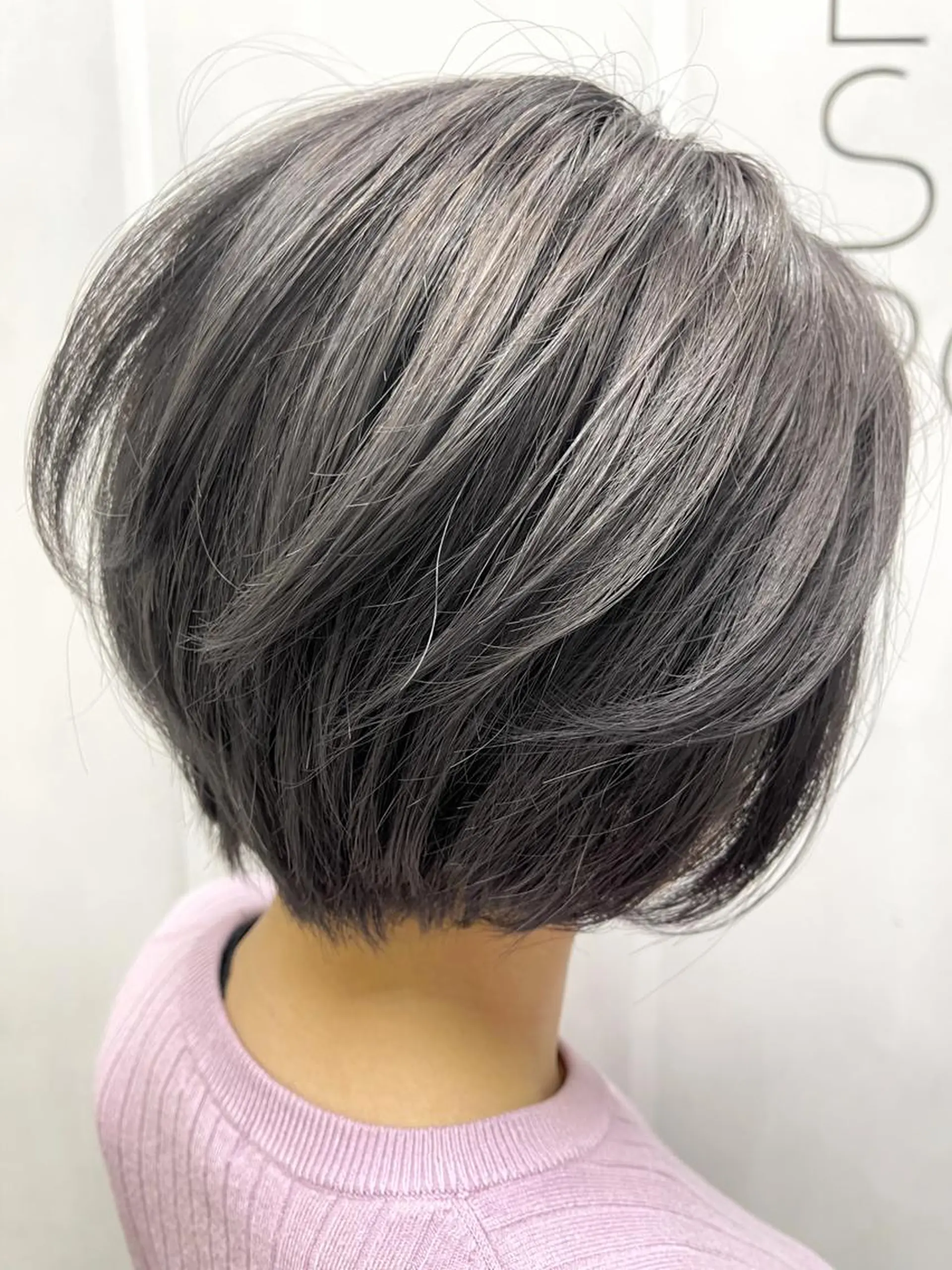ショート カラー アッシュ ベージュカラー フォギーベージュ グレージュ オリーブベージュ カット ヘアカラー トリートメント N° emirai 溝の口のヘアスタイル