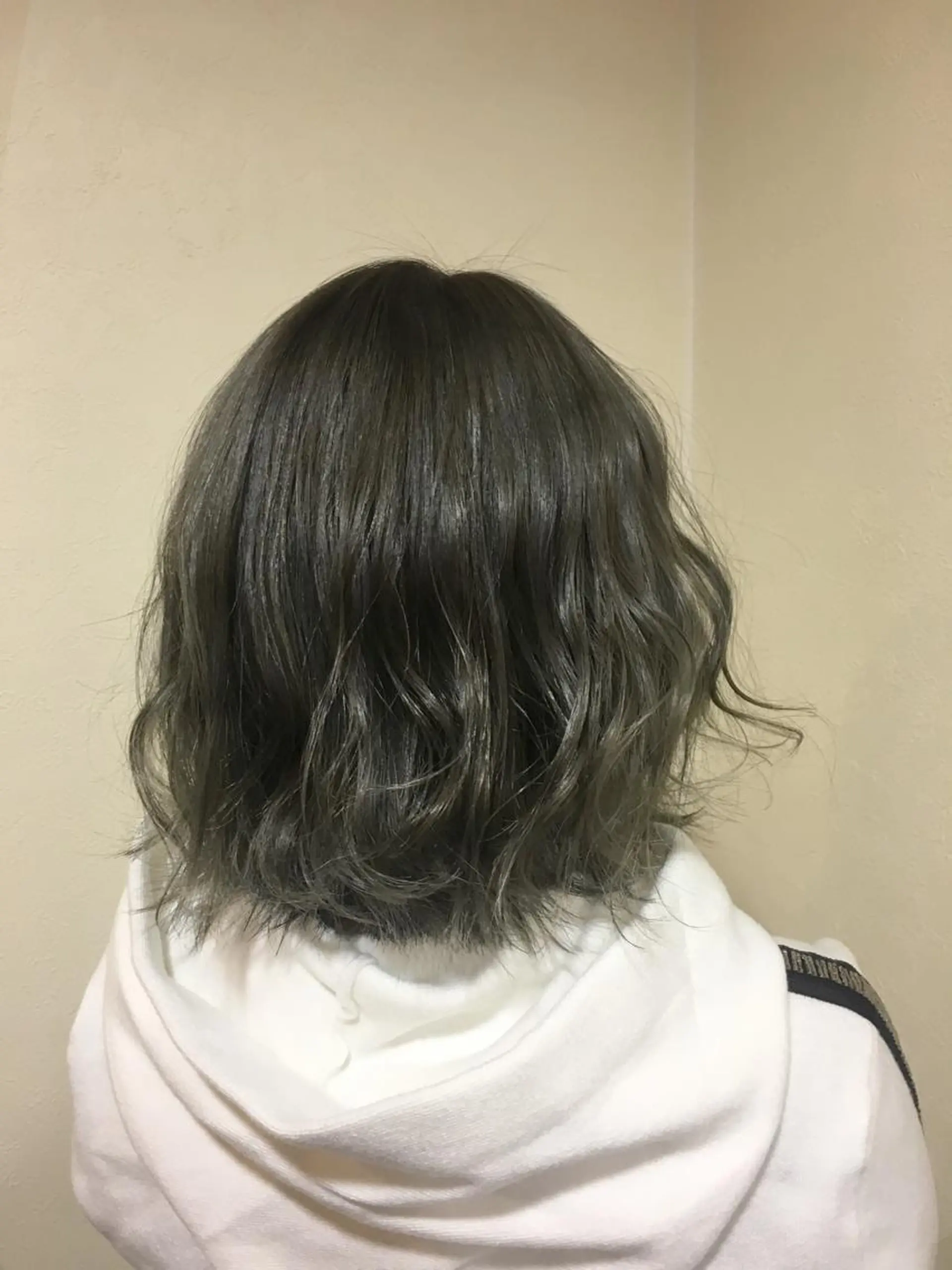 カラー 工藤 綾華のヘアスタイル