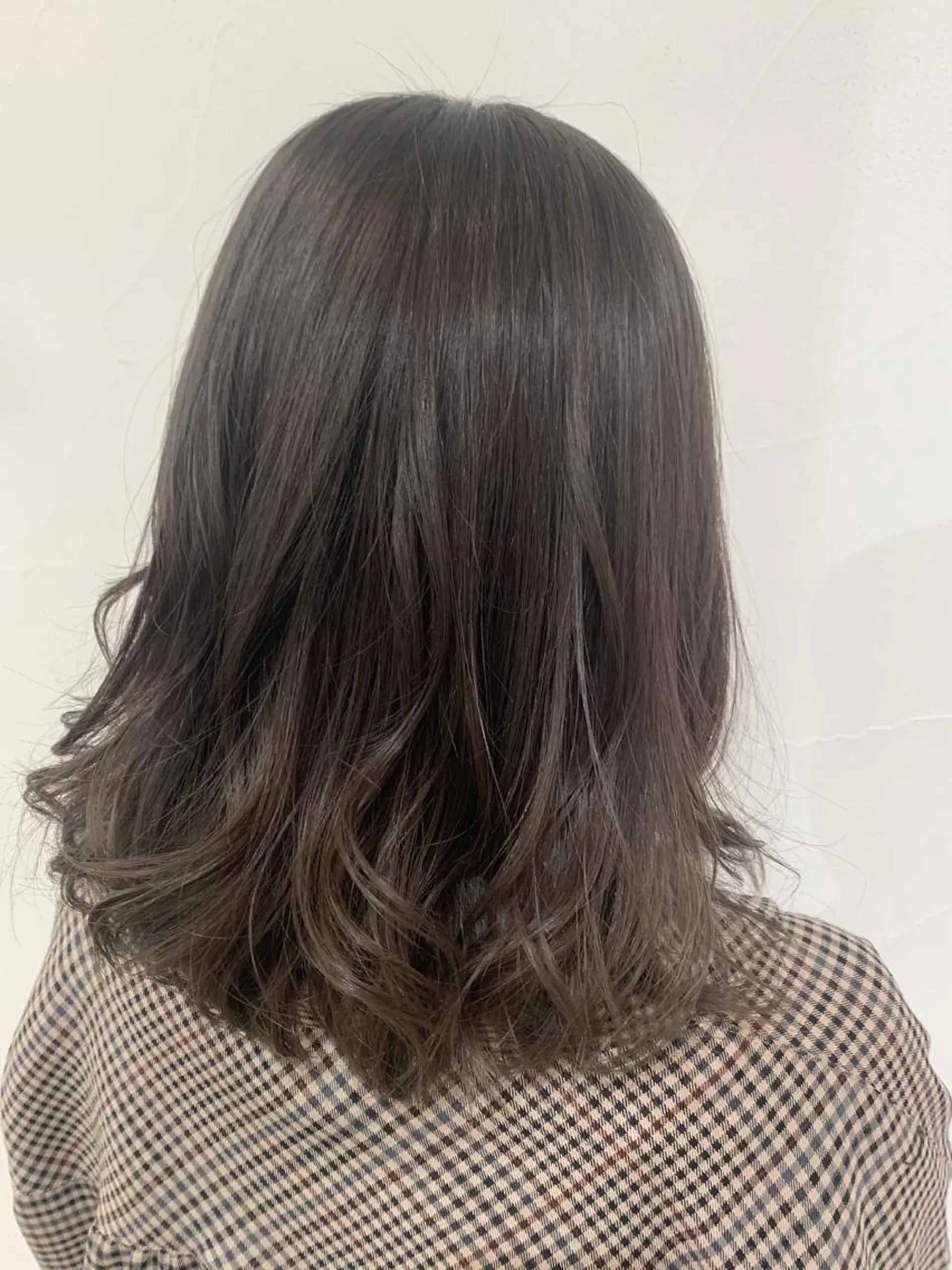 ミディアム カラー 乳井 悠香のヘアスタイル