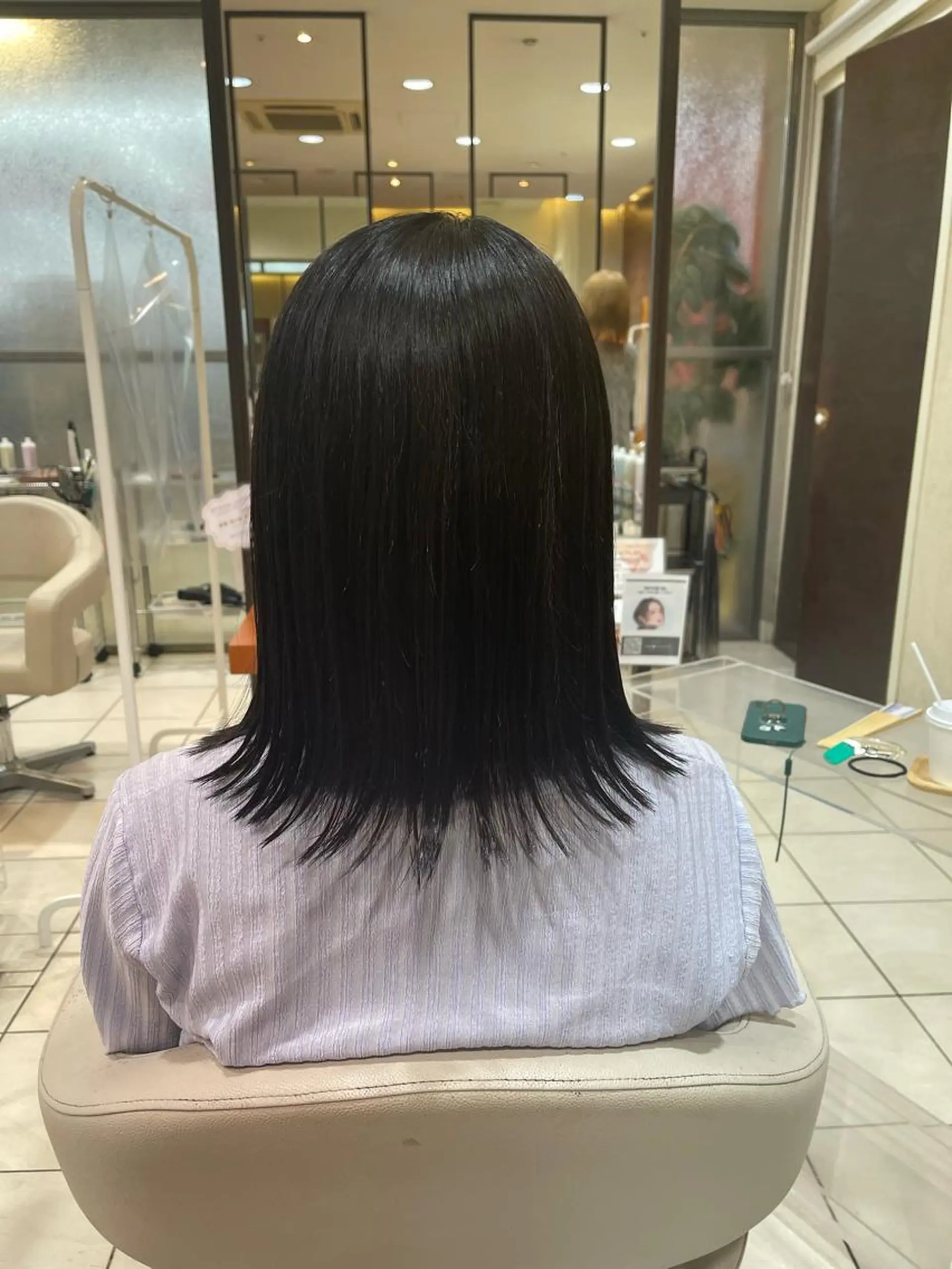 セミロング カラー 黒髪 ブルーカラー ブルーブラック カネヒラ リョウスケのヘアスタイル