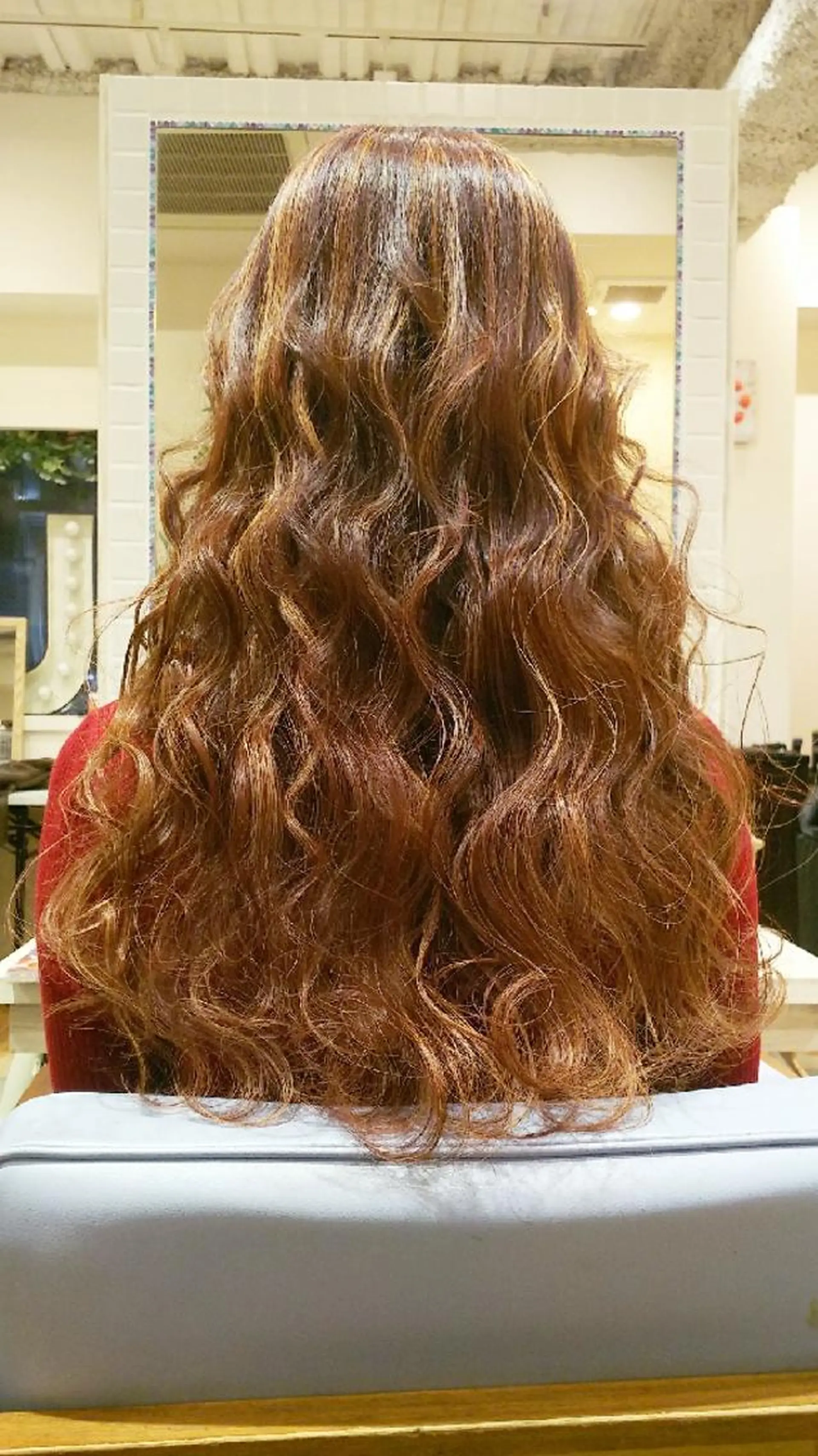 ロング カラー LUXBE GALLERY なんば駅前店所属・ラックスビーギャラリ ー AKICOのヘアスタイル