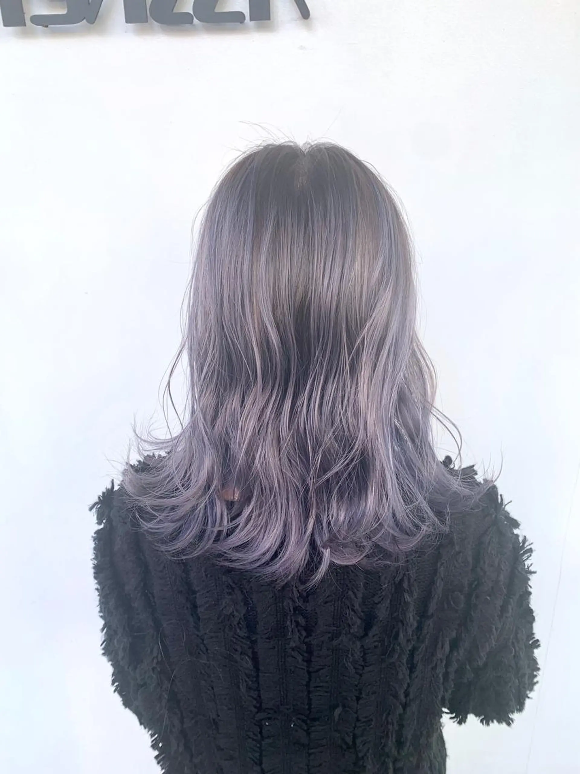 セミロング カラー バレイヤージュ ラベンダーカラー レイヤーカット シェアサロン　シエナ所属・東條 克義のヘアスタイル