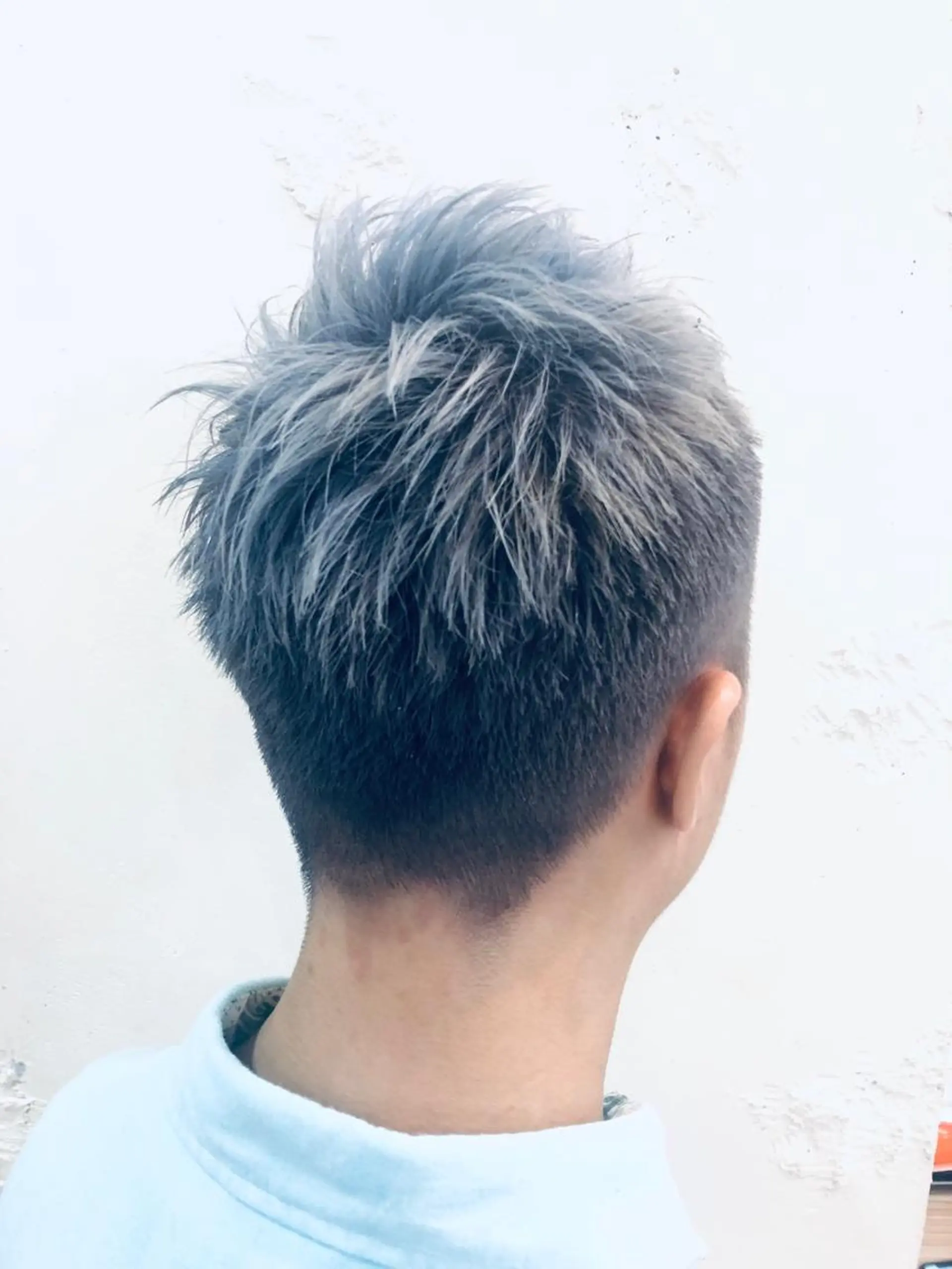 ショート カラー メンズ シルバー 松井 竜輝のヘアスタイル