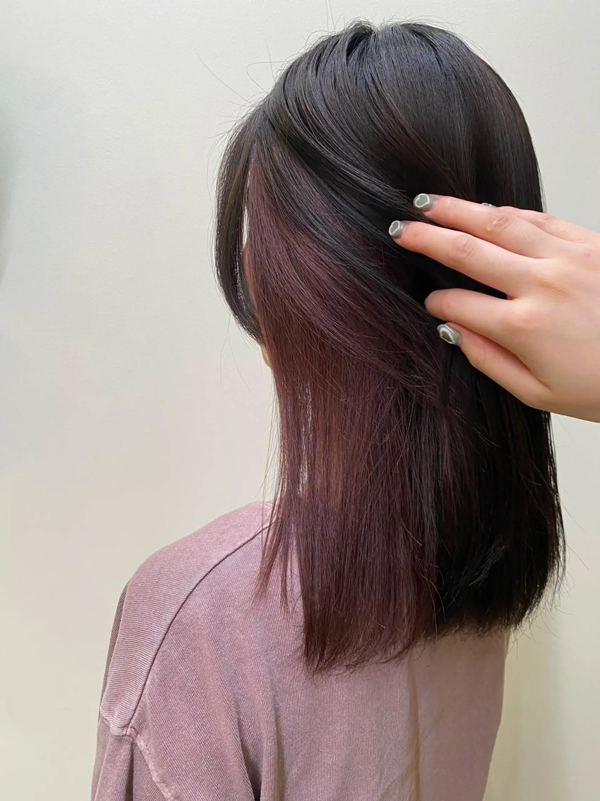 カラー 勝海 絢音のヘアスタイル