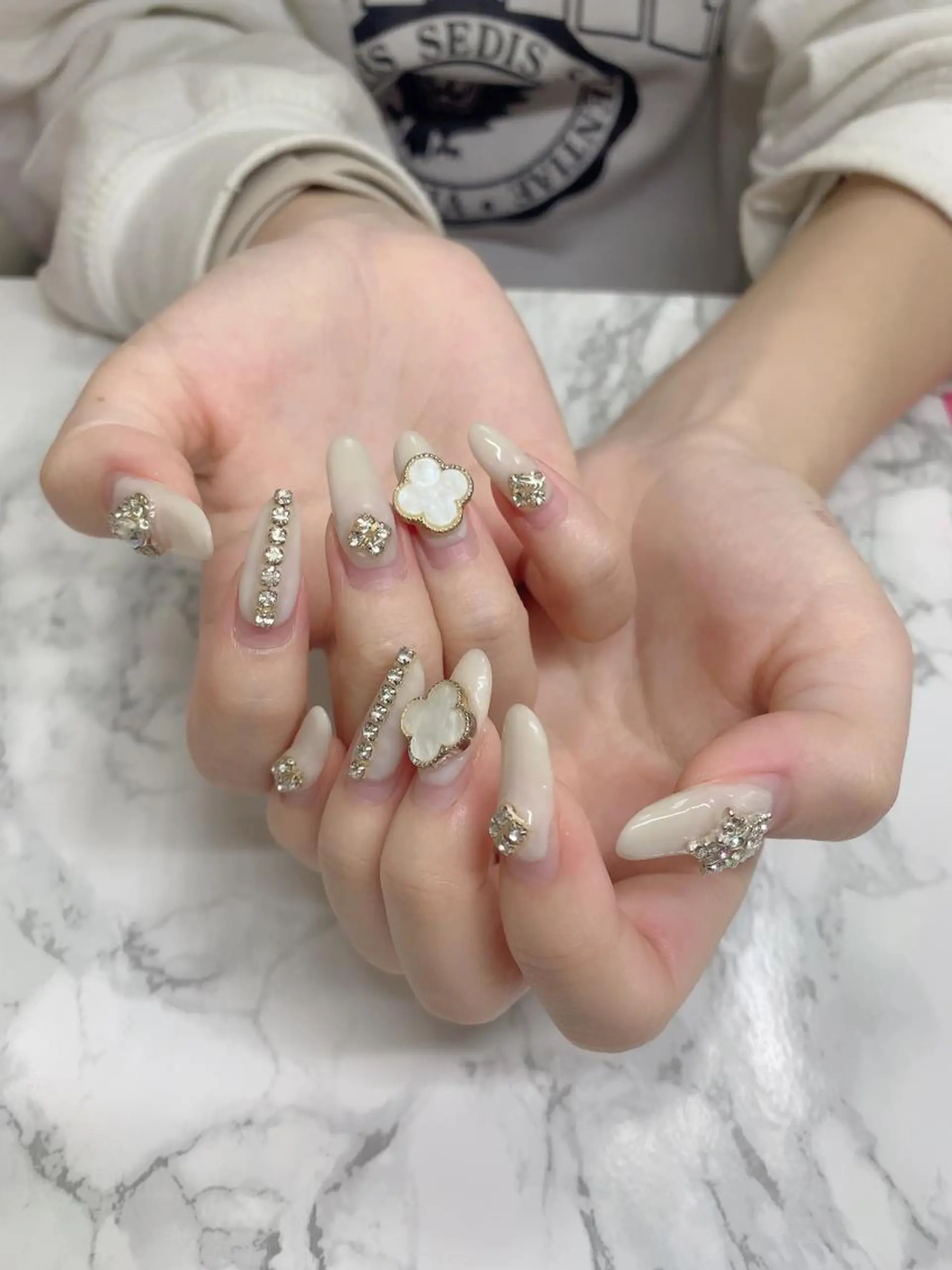 ネイル はな💎ネイル ワンホン、長さ出しのネイルデザイン