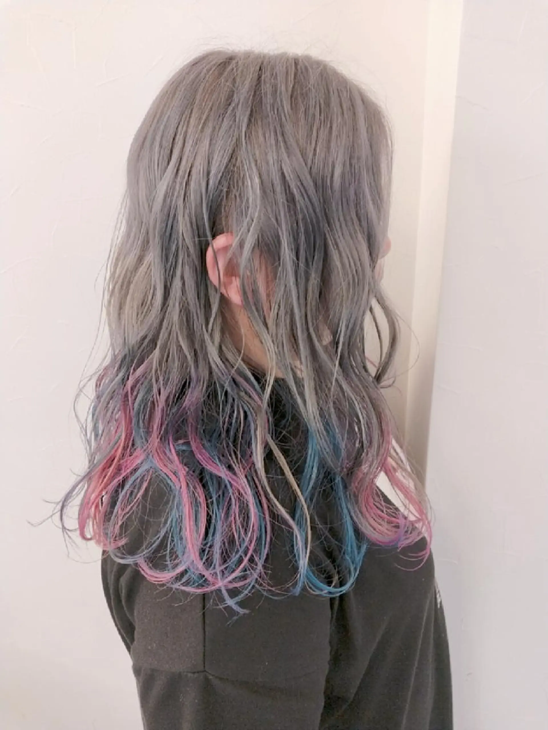 ミディアム カラー バレイヤージュ ブリーチ ブルーカラー ダブルカラー グラデーションカラー ヘアカラー トリートメント デザインカラー髪質 改善Lilithのその他イメージ