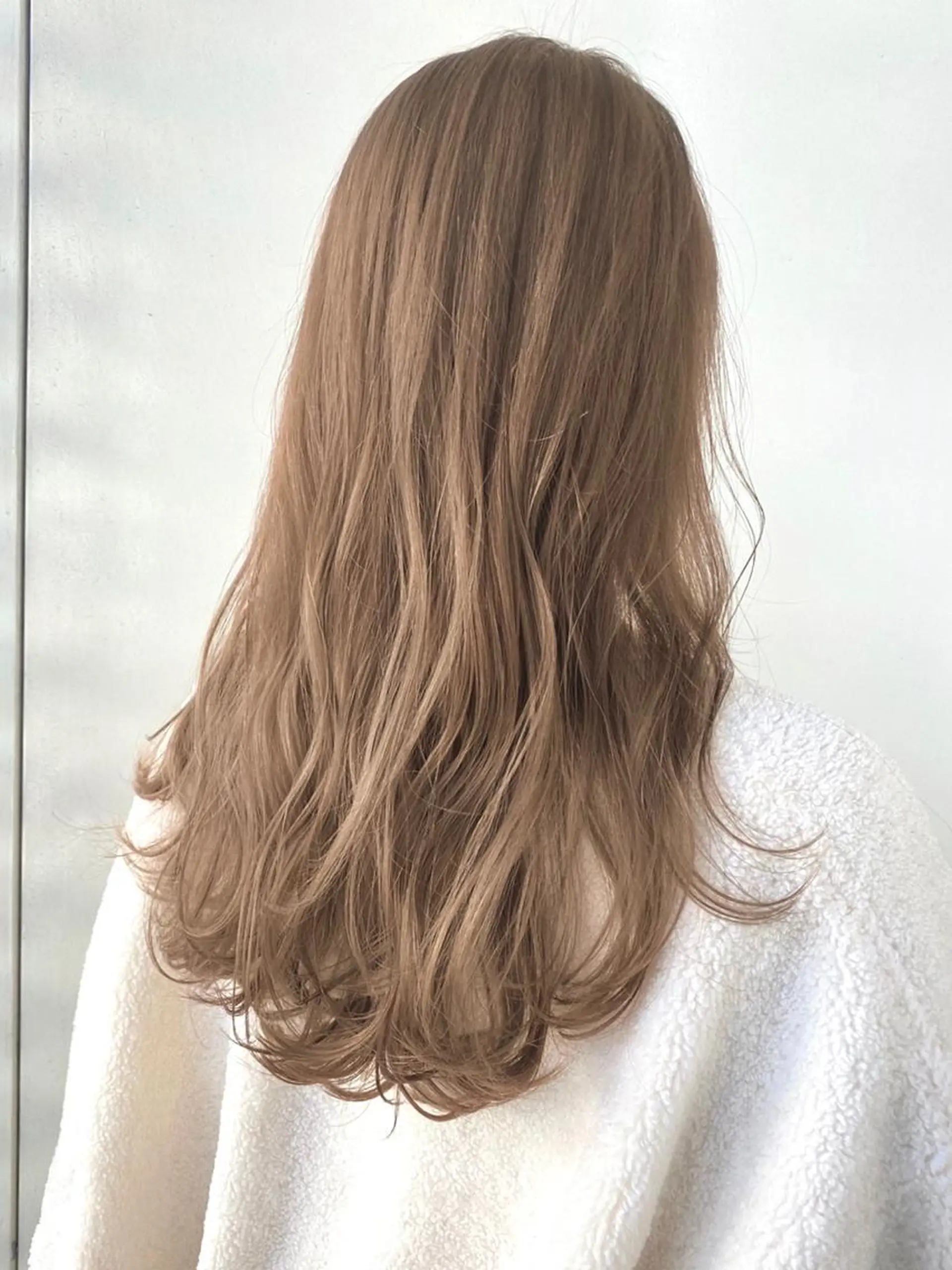 ロング カラー ANNA /艶髪/ハイトーンのヘアスタイル