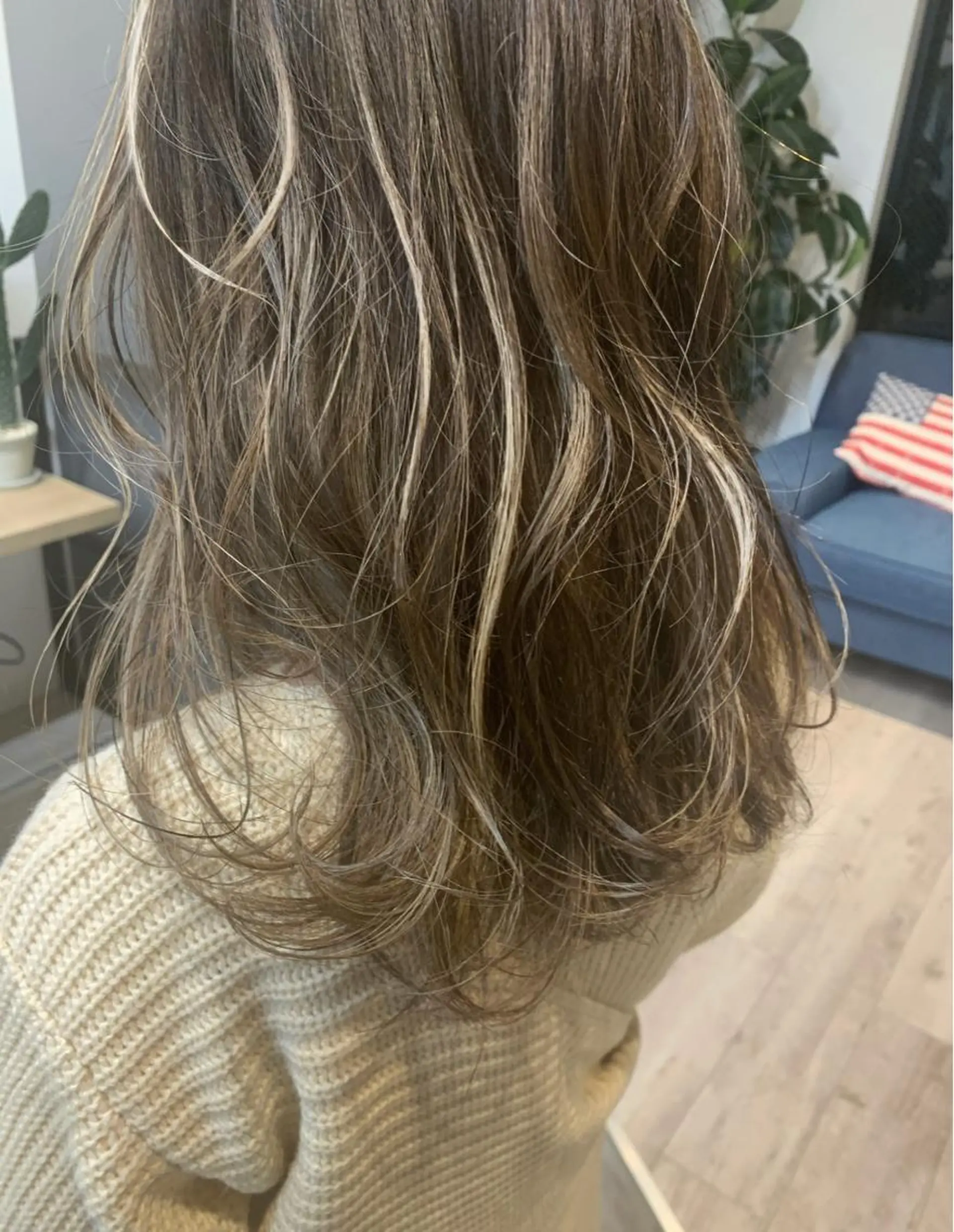 ミディアム ボブ/レイヤー/ ショートcovo代表のヘアスタイル