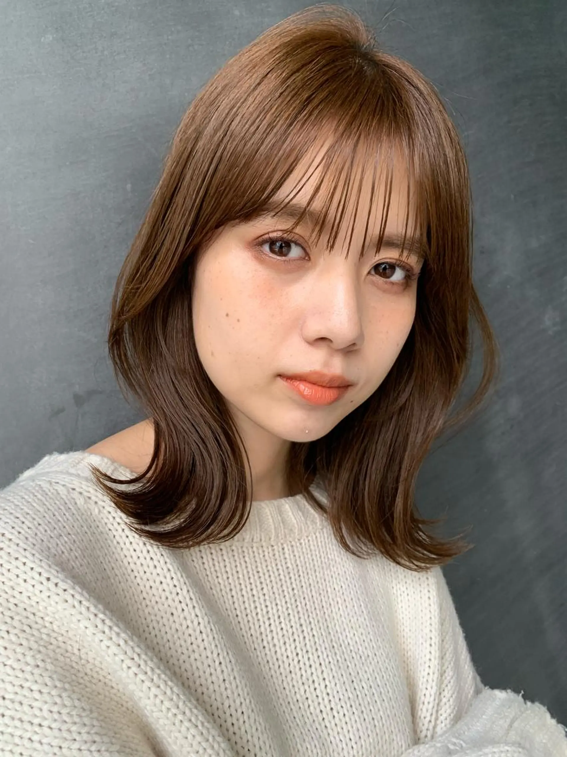 ミディアム カラー パーマ ヘアアレンジ ミディアムレイヤー ベージュカラー ブリーチ ブリーチなしカラー くびれヘア カット トリートメント ヘッドスパ ヘアセット 顔周りカット/アレン ジ/カラー小野寺紗良のヘアスタイル