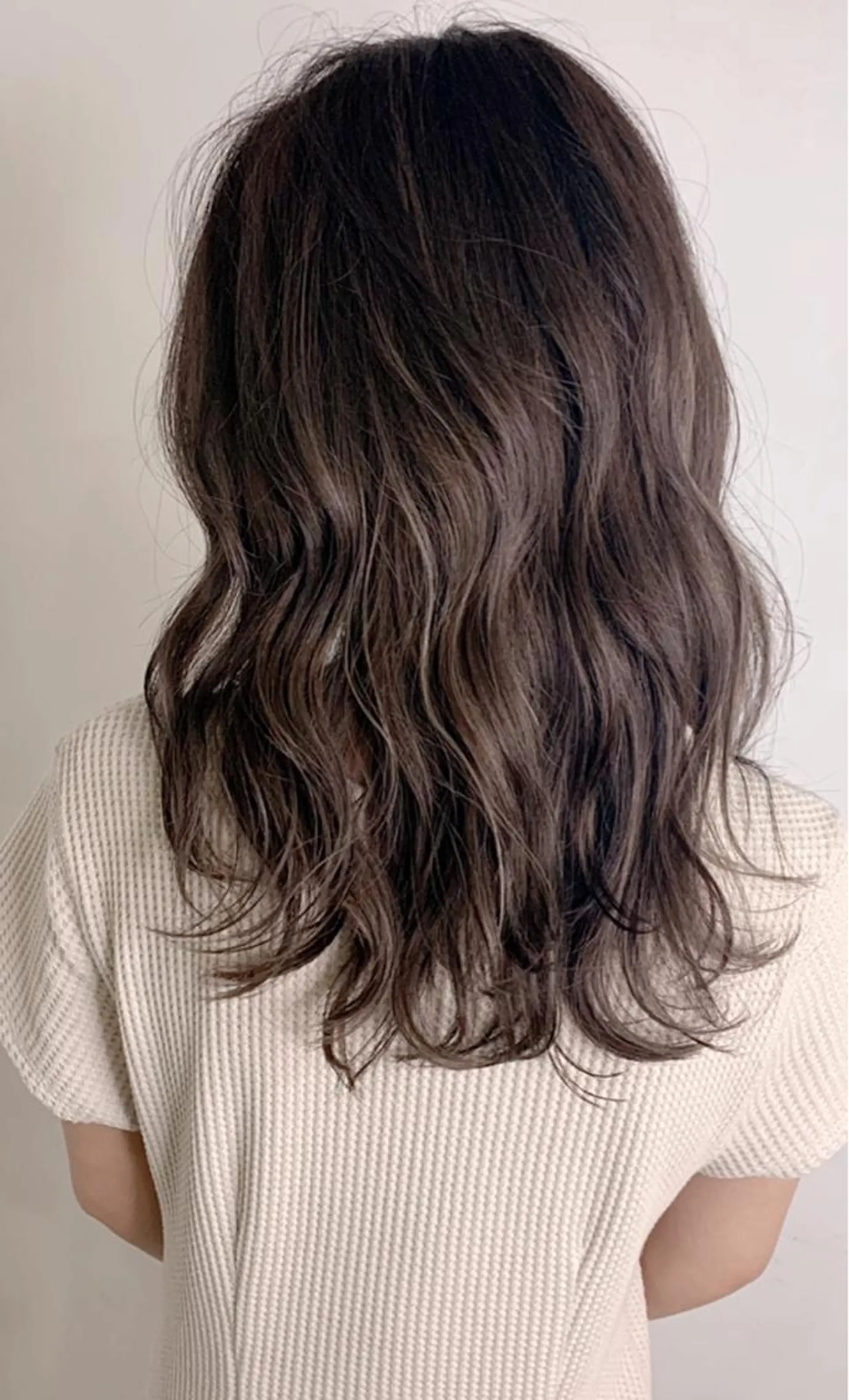 セミロング アッシュ ボブ ハイライト レイヤーカット ヘアカラー 京都大人女性ショート 徒歩1分/秋山のヘアスタイル