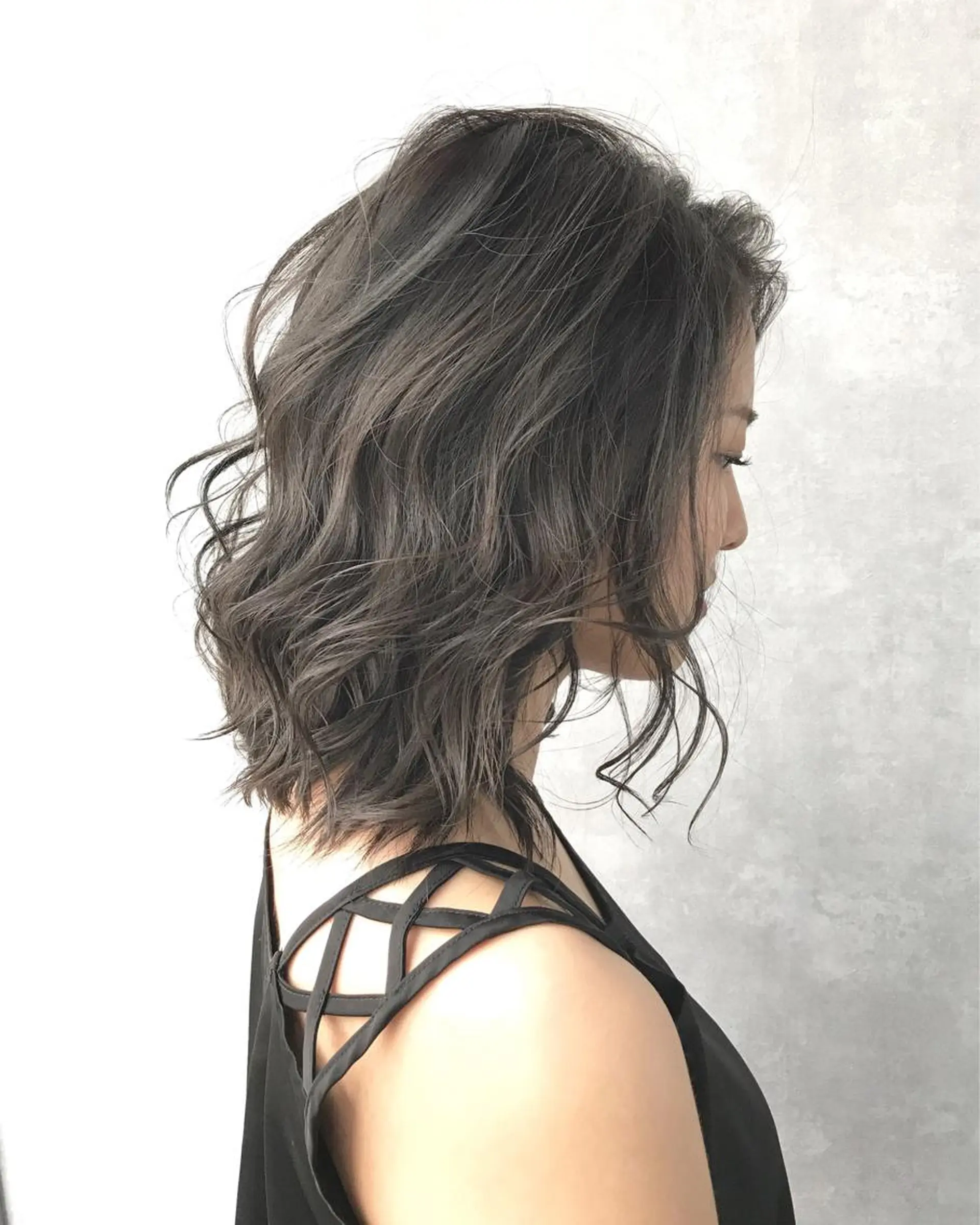 ミディアム カラー TOMOYAレイヤー ブリーチ縮毛矯正のヘアスタイル