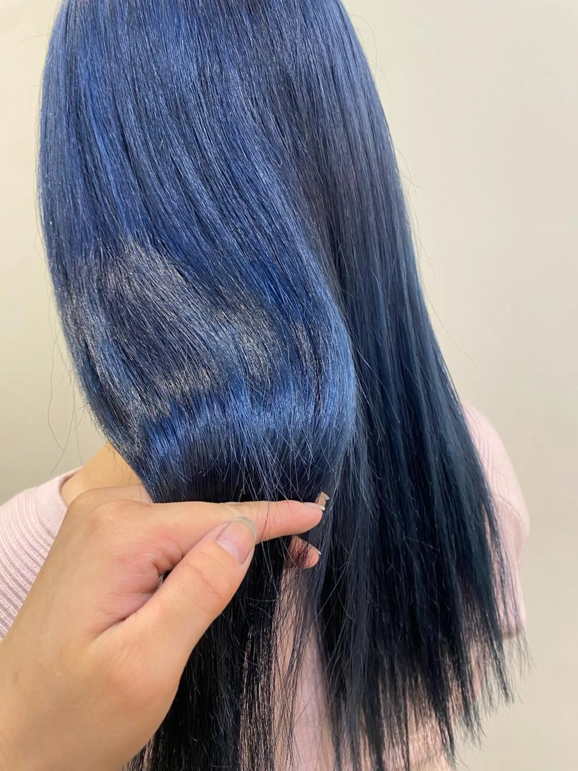 セミロング カラー ブリーチ ブルーカラー トリートメント マツモト カラー/ショートボブのヘアスタイル