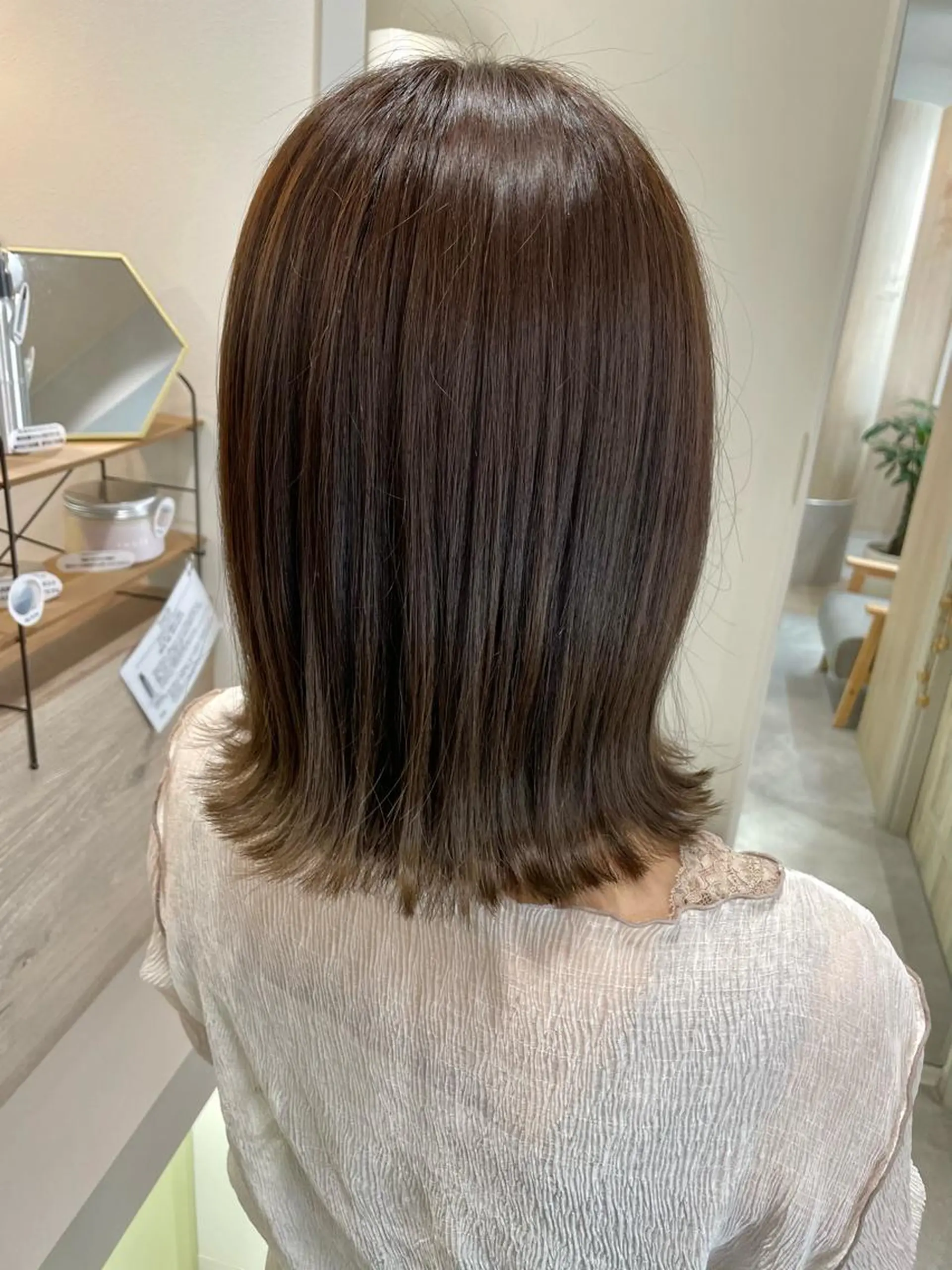 ミディアム カラー カット ヘアカラー トリートメント 西 めぐみのヘアスタイル