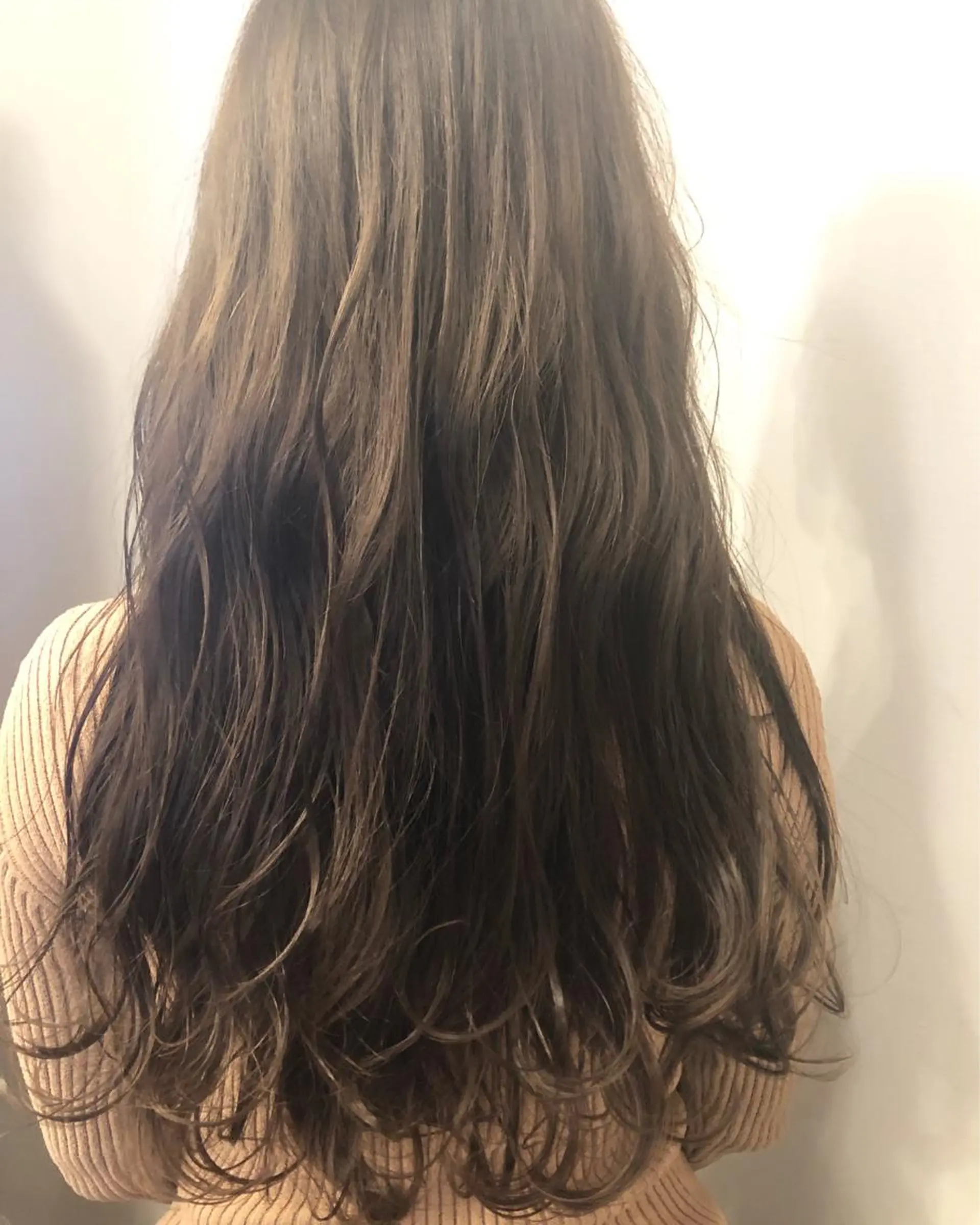 ロング カラー 岡田 拓也のヘアスタイル