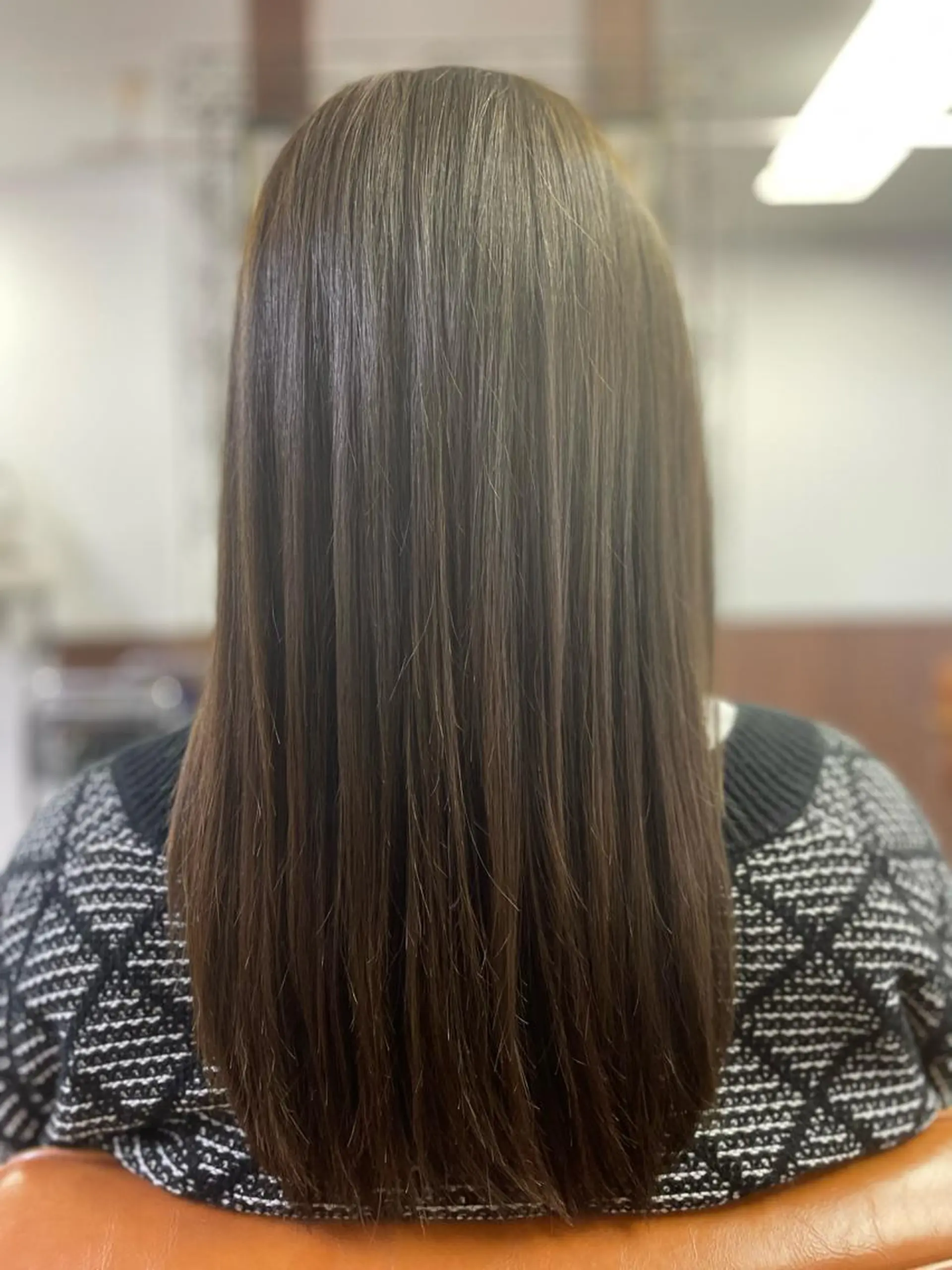 セミロング カット 縮毛矯正 トリートメント ラウレア綱島店所属・山岸 洋平のヘアスタイル