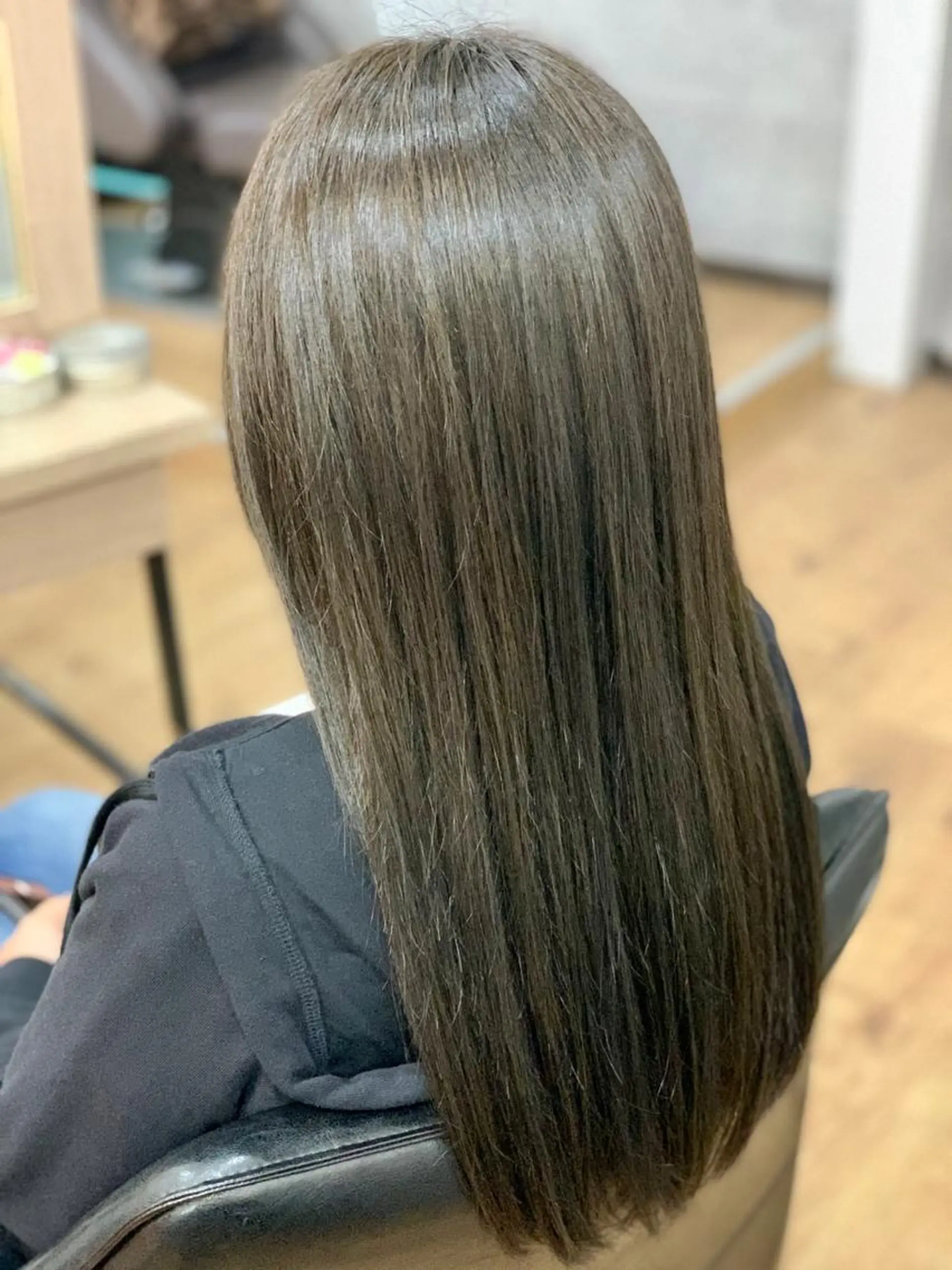 セミロング SALOWIN心斎橋Suite店所属・ブリーチ毛にもできる 縮毛矯正|鷹司郎のヘアスタイル