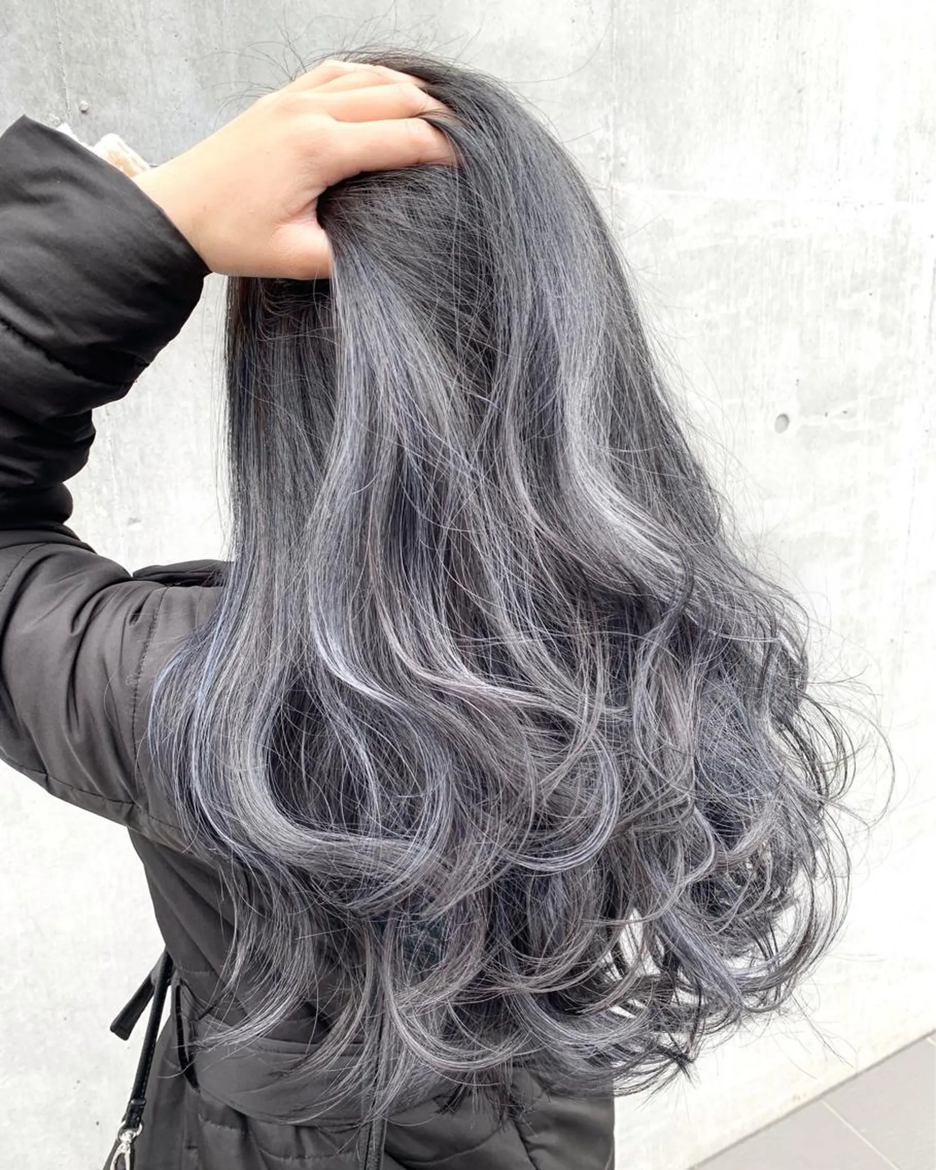 ロング カラー ブリーチ ブルーカラー ブルージュ カット ヘアカラー トリートメント ヘッドスパ 🌿海外Style・ KOHEIのヘアスタイル