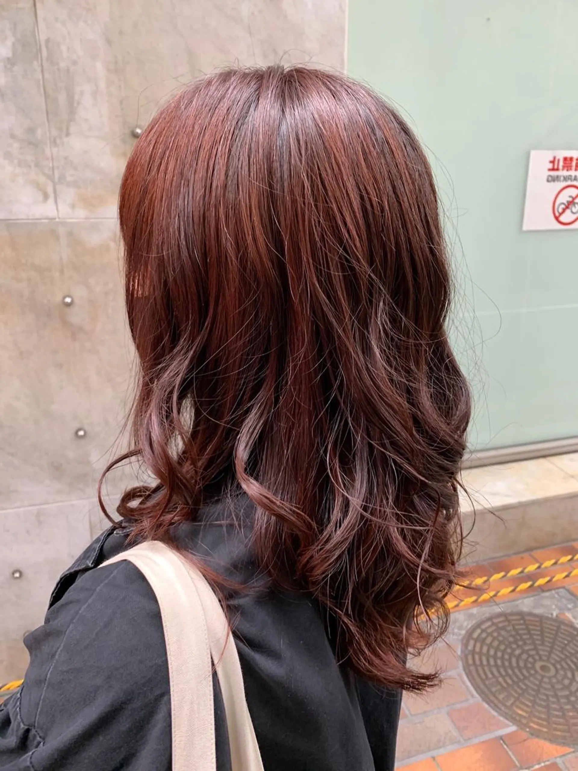 セミロング カラー アッシュ バレイヤージュ ベージュカラー ブロンド ブルーカラー レイヤーカット/ 艶カラー/RYOMAのヘアスタイル