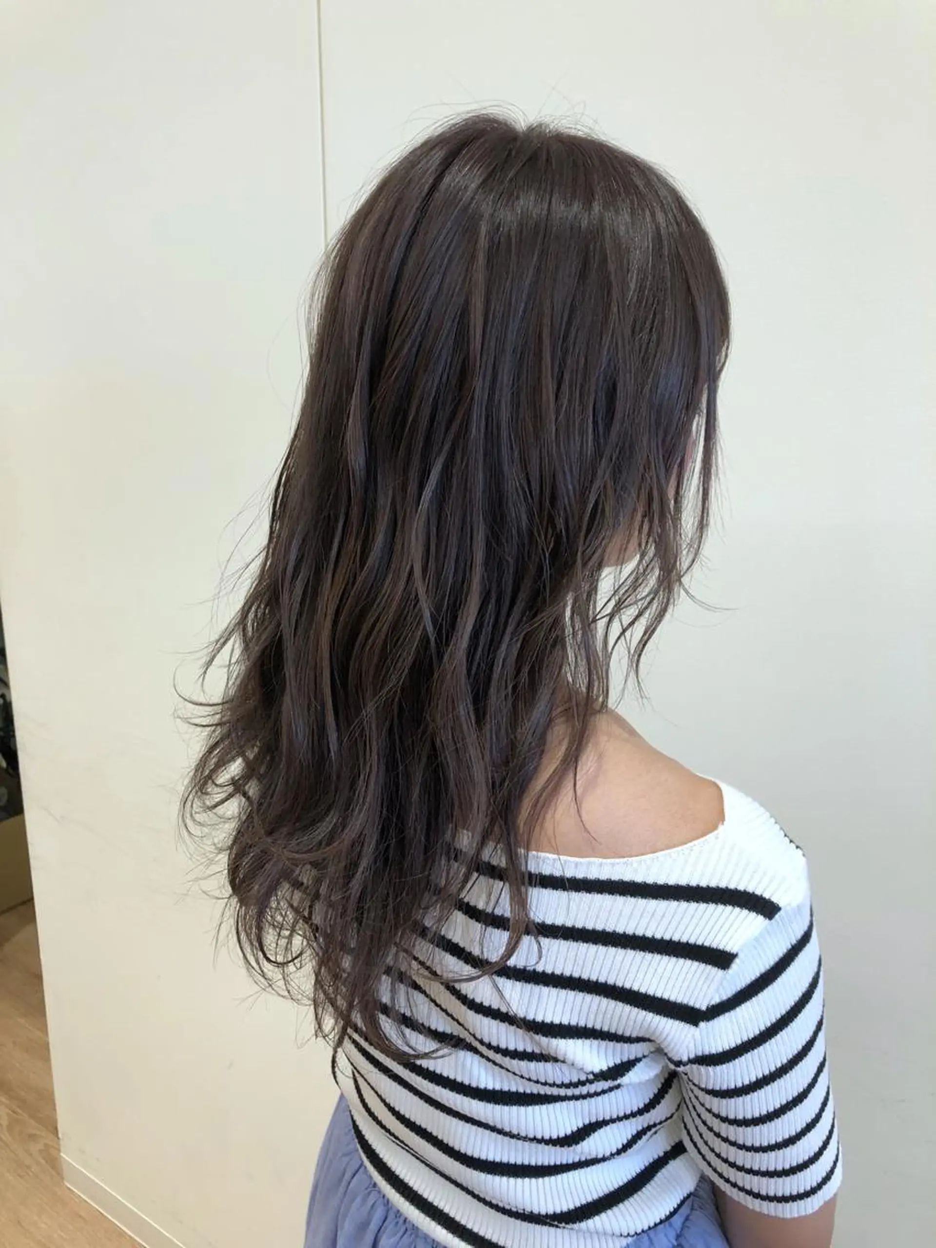 ミディアム カラー 透明感カラー グレージュ ケアブリーチ 坪井佑樹のヘアスタイル