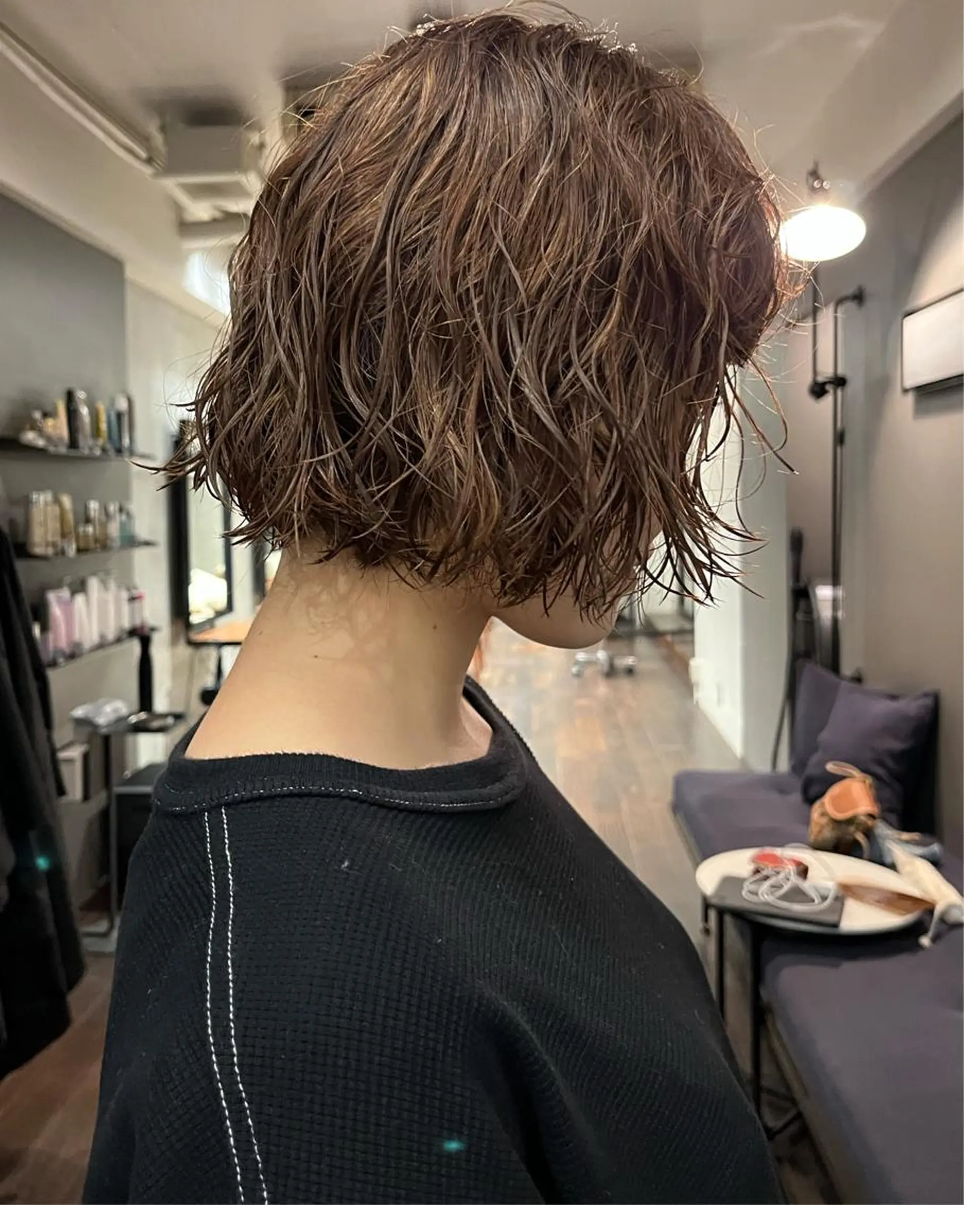 ミディアム カラー NERO 眞下秋歩のヘアスタイル