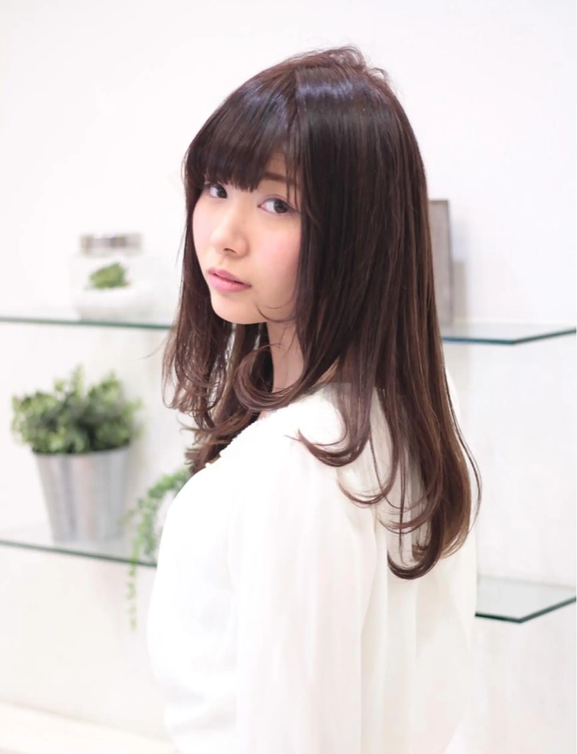 セミロング カラー レイヤーカット ディレクター ノナカのヘアスタイル