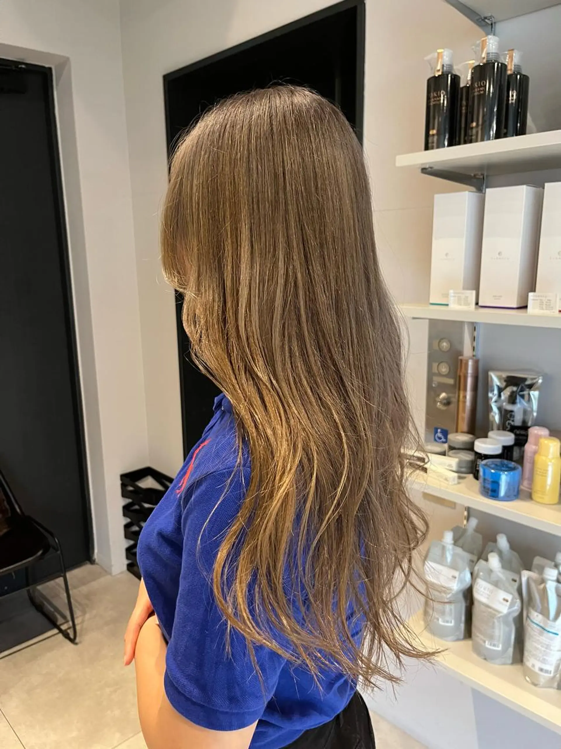 ロング カラー ベージュカラー ブリーチ ダブルカラー ミルクティーベージュ ベージュ/グレージュ 恵比寿/丸山陽平のヘアスタイル