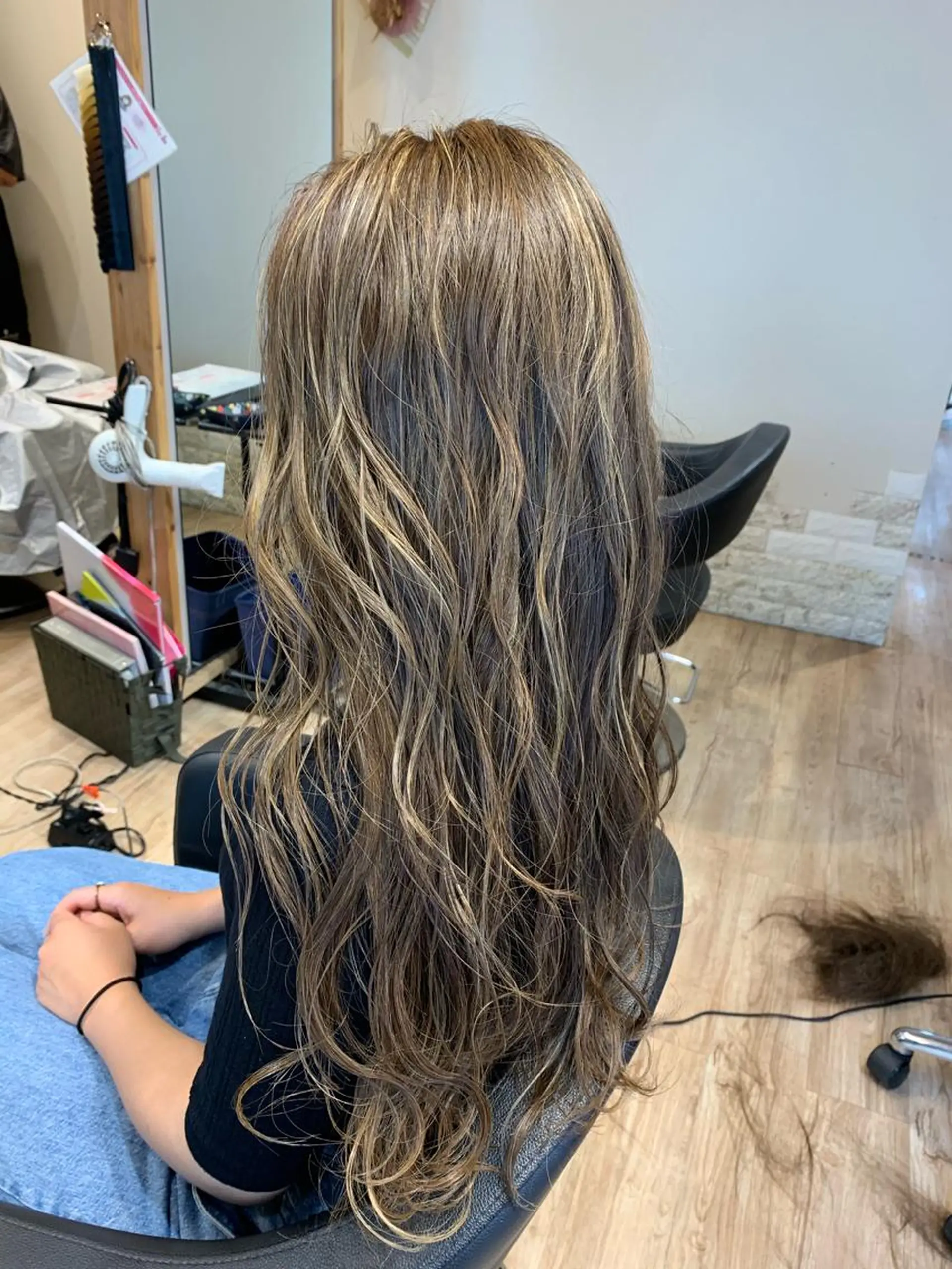 ロング カラー ベージュカラー ブルーカラー 透明感カラー ハイライトカラー ハイライト ヘアカラー 大久保 隆蔵のヘアスタイル