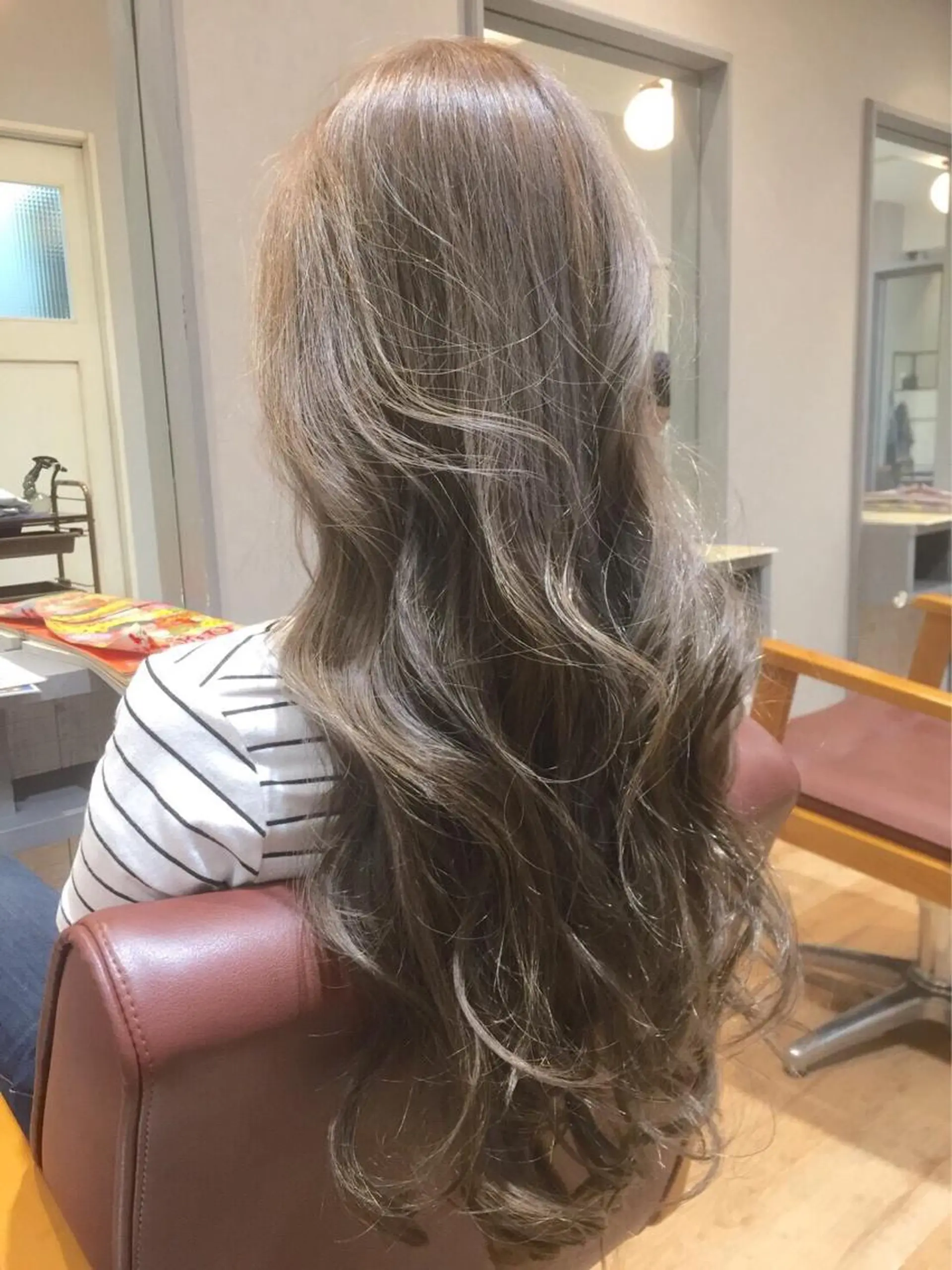 ロング カラー 磧本 祐里恵のヘアスタイル