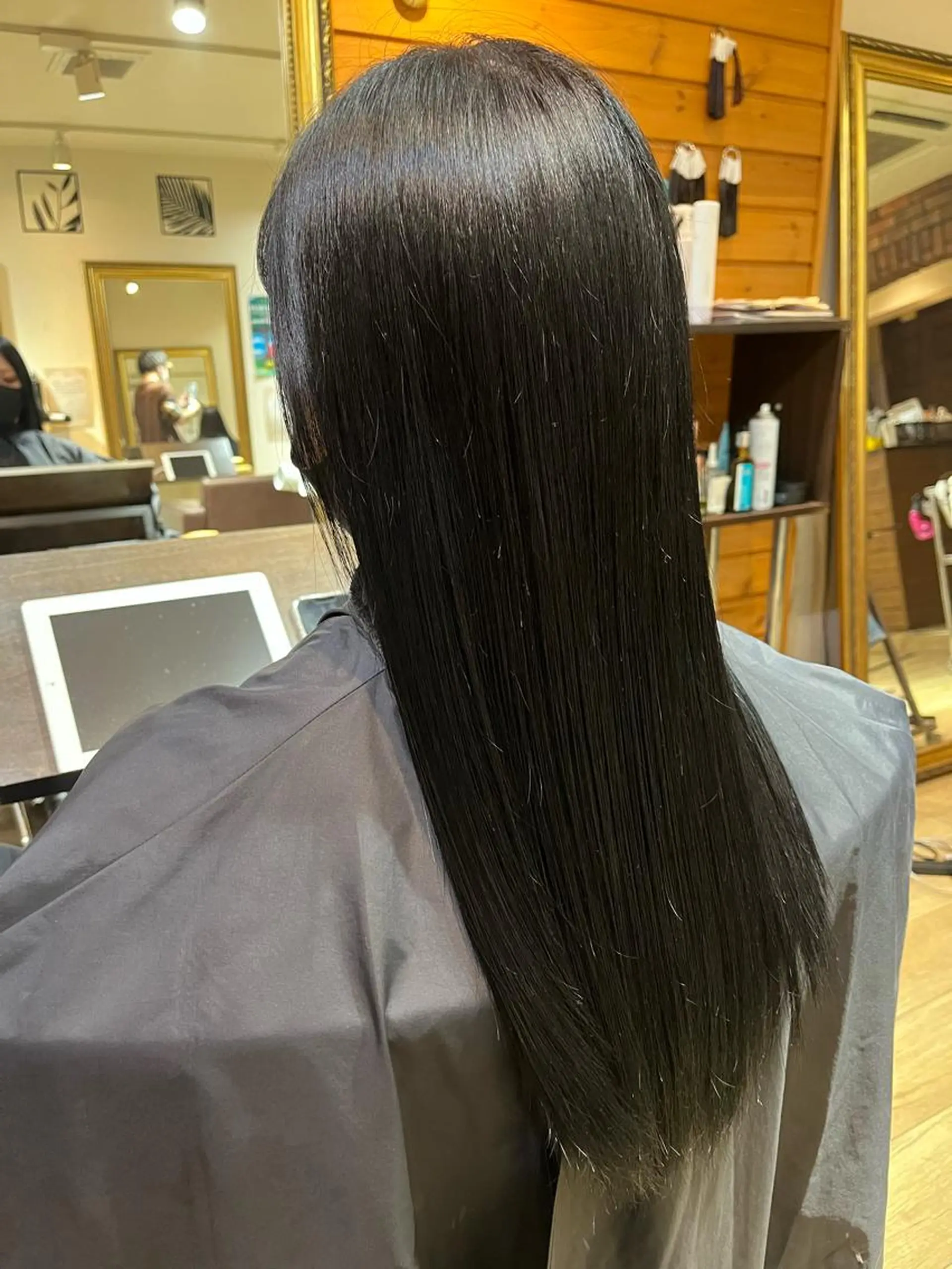 ロング カラー 黒髪 ブリーチ ブリーチなしカラー ロング 縮毛矯正 ヘアカラー VOYAGE所属・中園 康のヘアスタイル