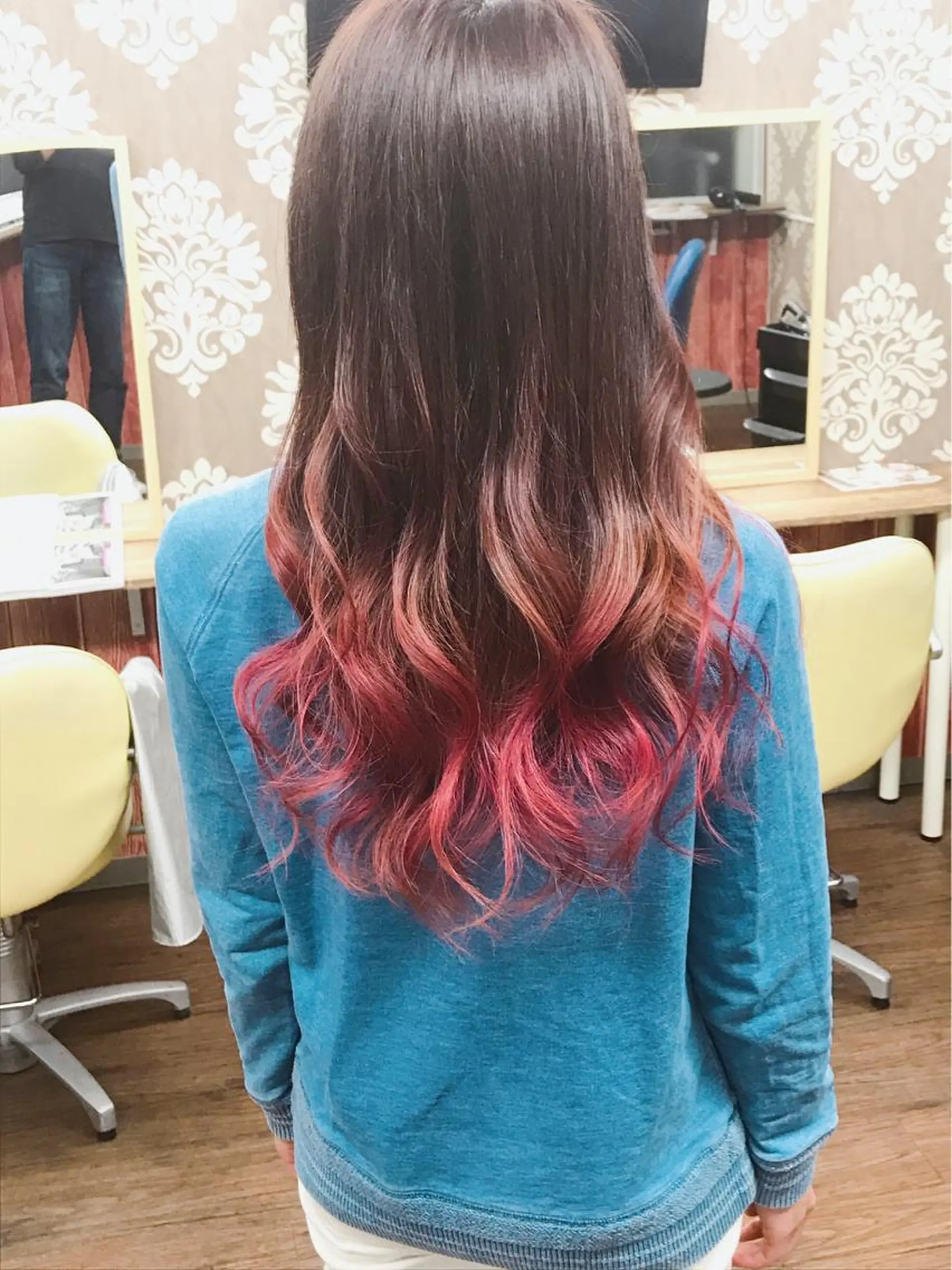 ロング カラー グラデーションカラー ヤナ マネージャーのヘアスタイル