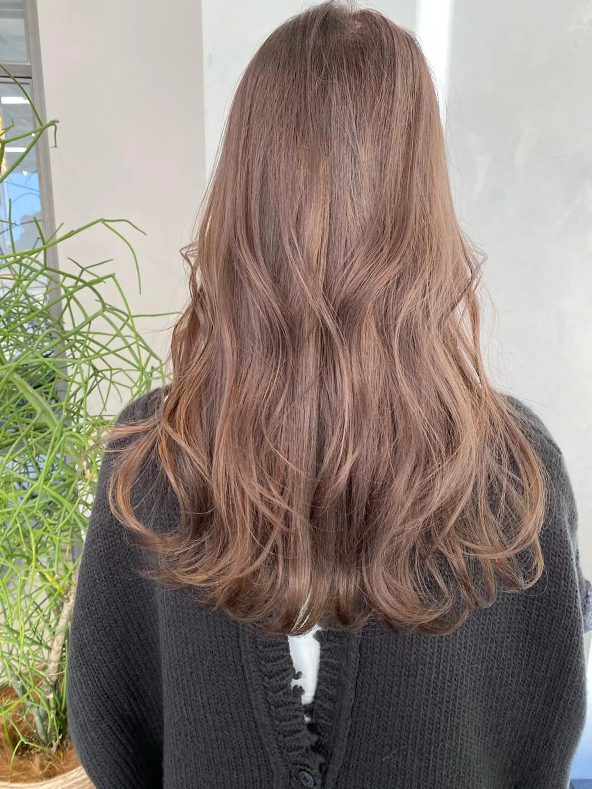 セミロング カラー 艶ハイトーンブリーチ 🌈小林侑雅のヘアスタイル