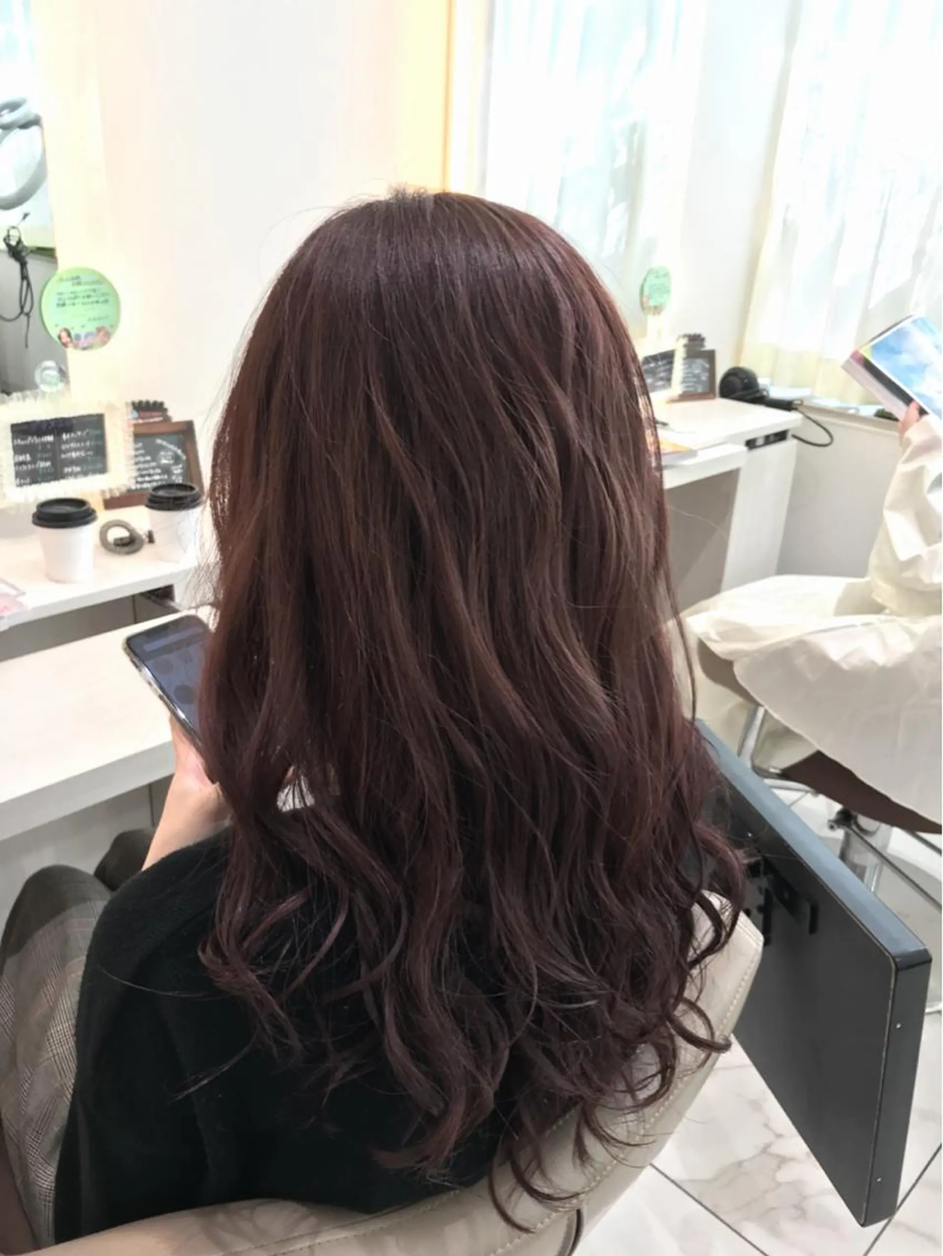 セミロング カラー ブリーチ ボルドーカラー ケアブリーチ 透明感カラー イルミナカラー 山崎俊輔/髪質改善 /バレイヤージュのヘアスタイル