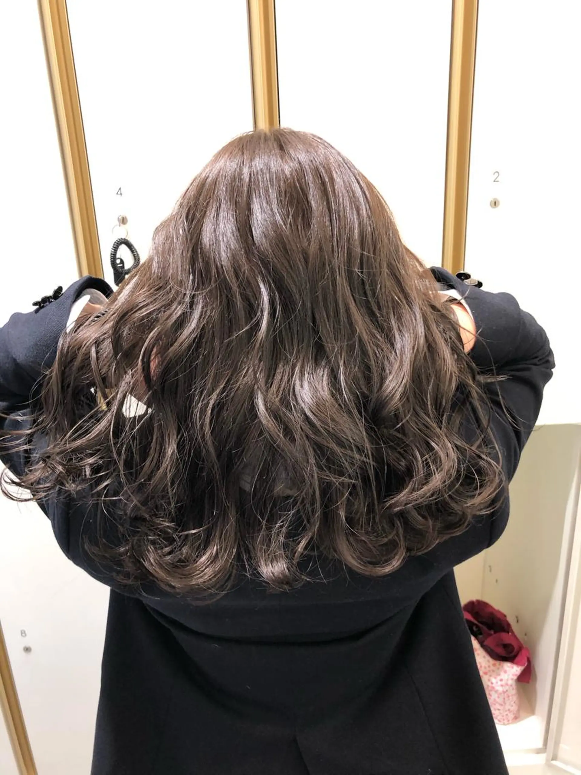 ミディアム カラー 渕向 克海のヘアスタイル