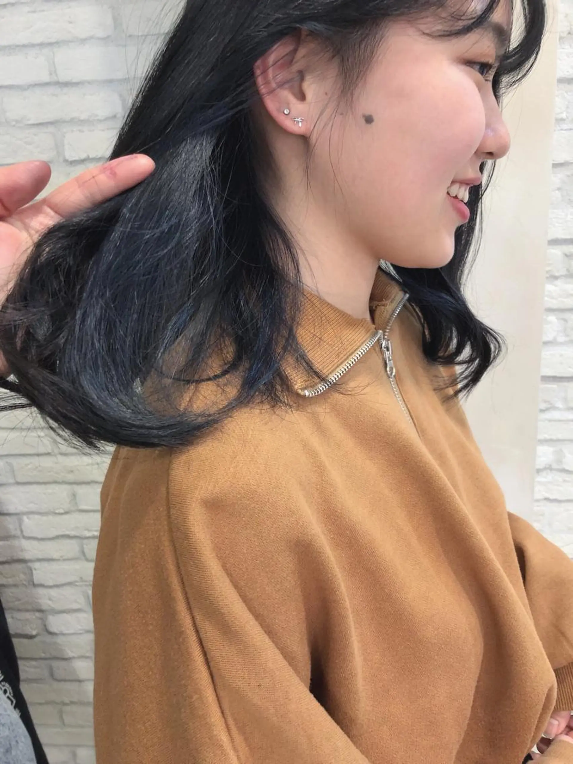セミロング カラー ネイビーカラー HAUS 片山みほのヘアスタイル
