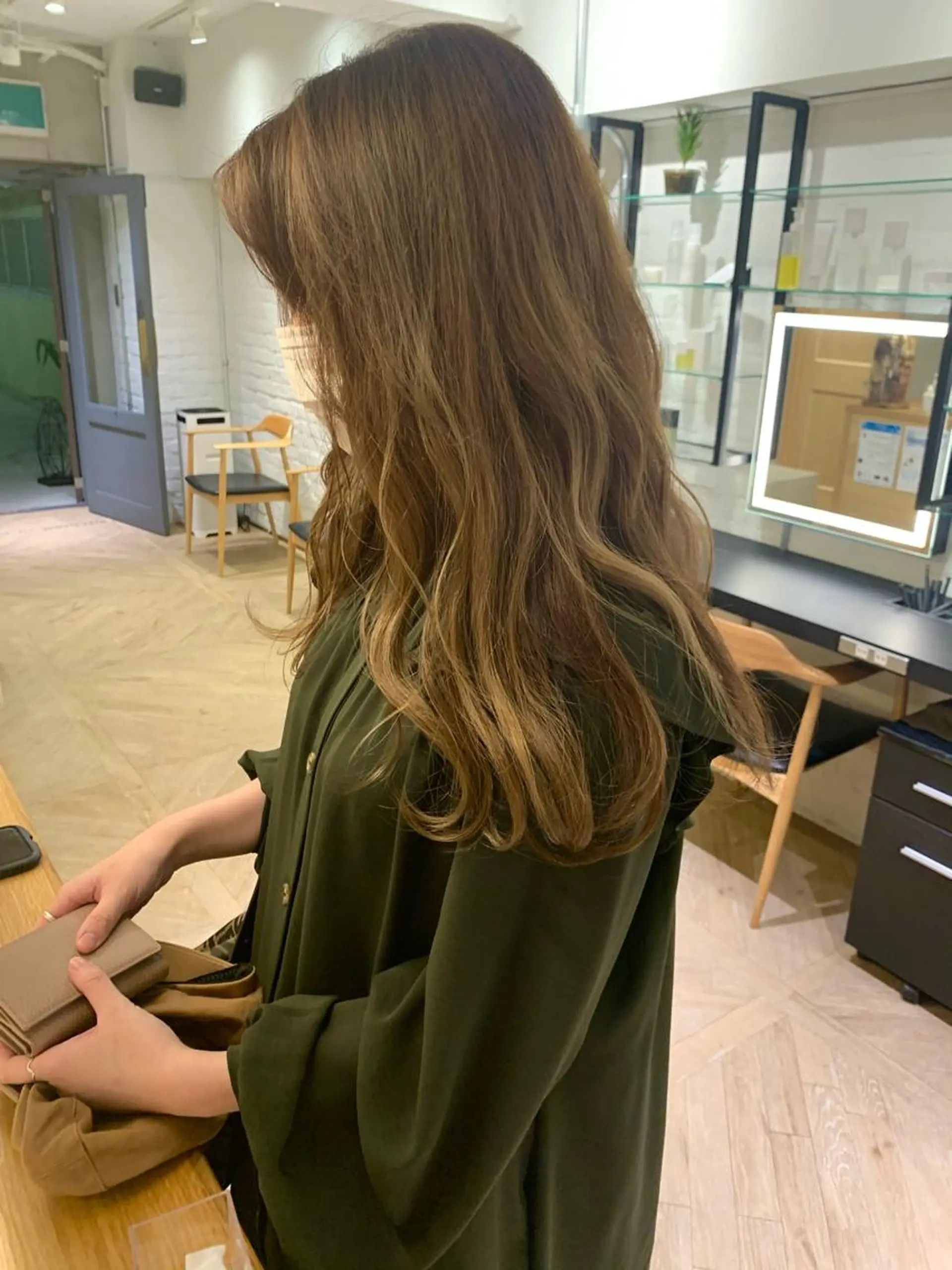 ロング ハイライト LOREN＋透明感 オリーブhirokoのヘアスタイル