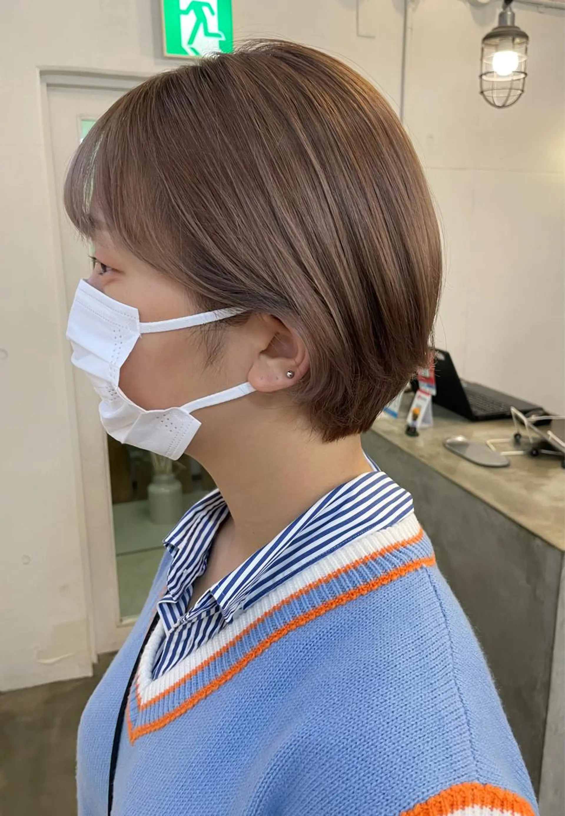 ショート カラー ベージュカラー ハイトーンカラー ハイトーンベージュ レイヤー　べージュ 白石研太のヘアスタイル