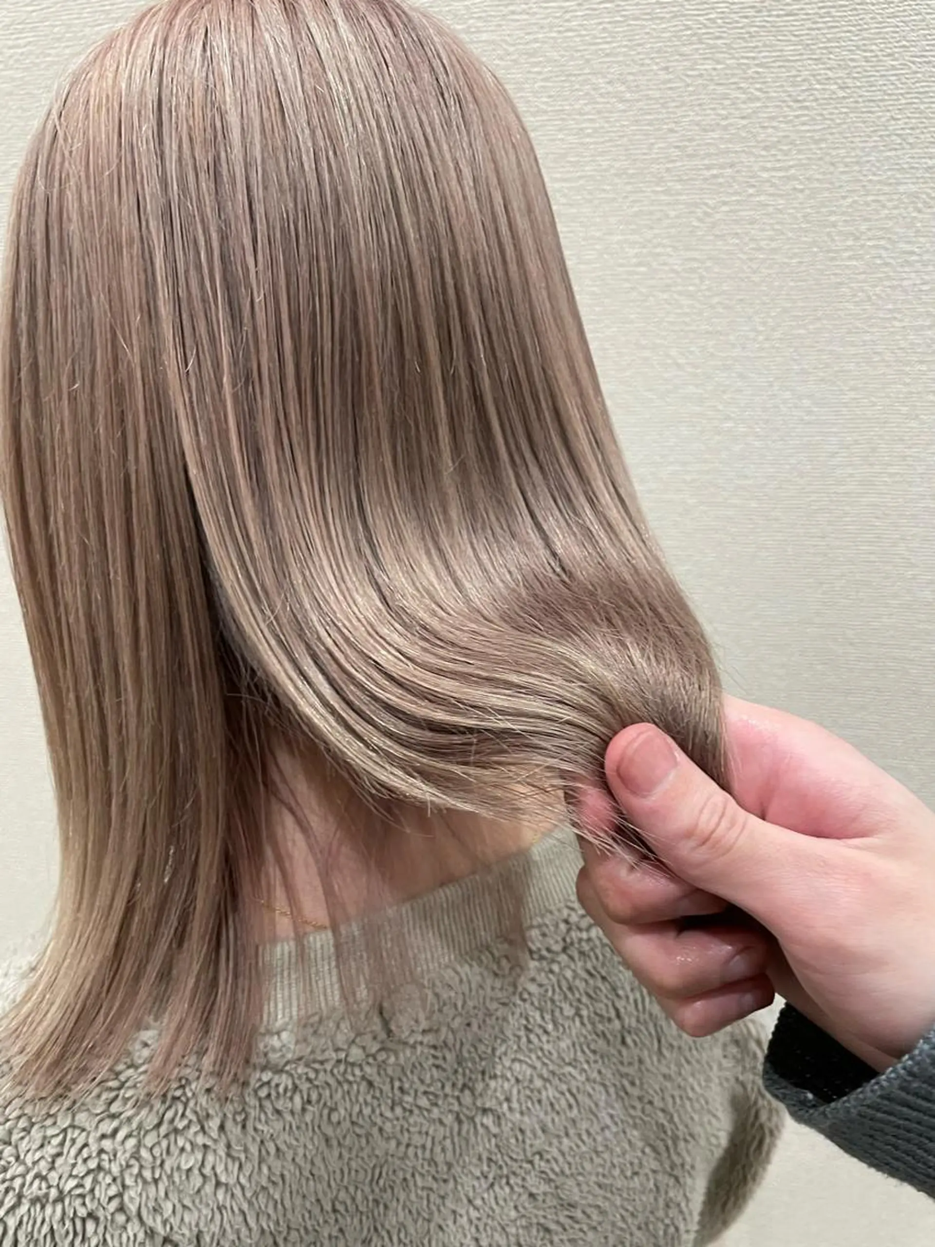 ミディアム カラー ベージュカラー ミルクティーベージュ ショート/レイヤー /札幌/小山内のヘアスタイル