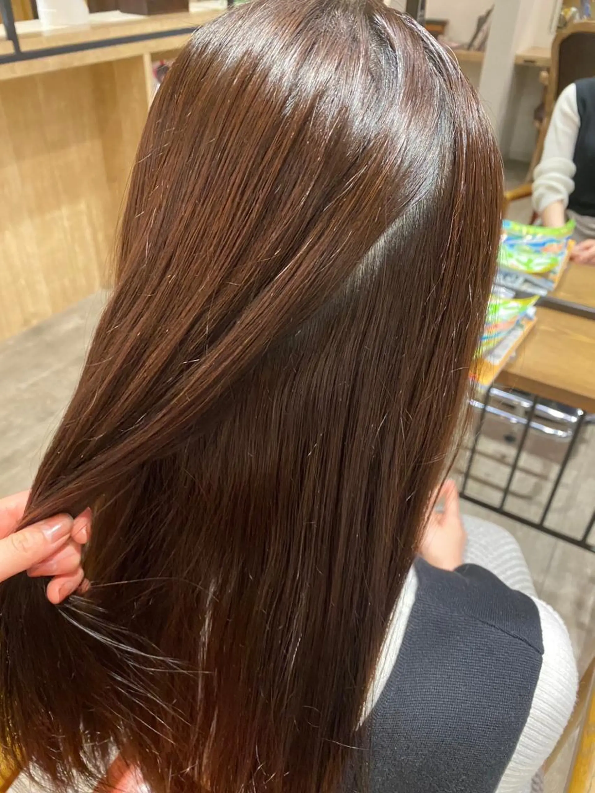 ロング トリートメント 岡田 真弥のヘアスタイル