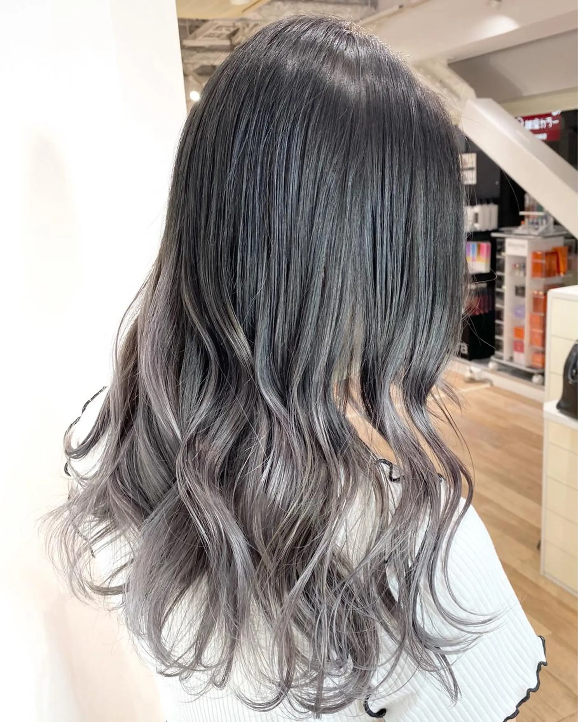 セミロング カラー  渡部 妃月のヘアスタイル