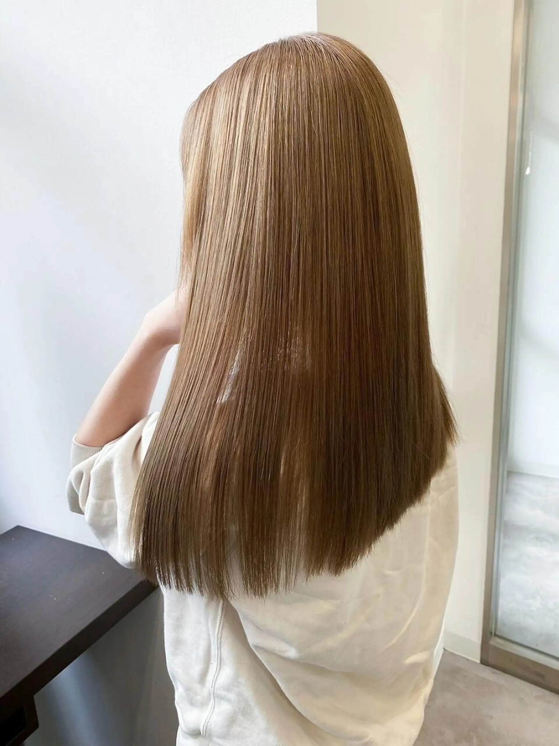 ロング カラー ベージュカラー ブリーチ ブラウンカラー 透明感カラー🩶 韓国レイヤー🩶結華のヘアスタイル