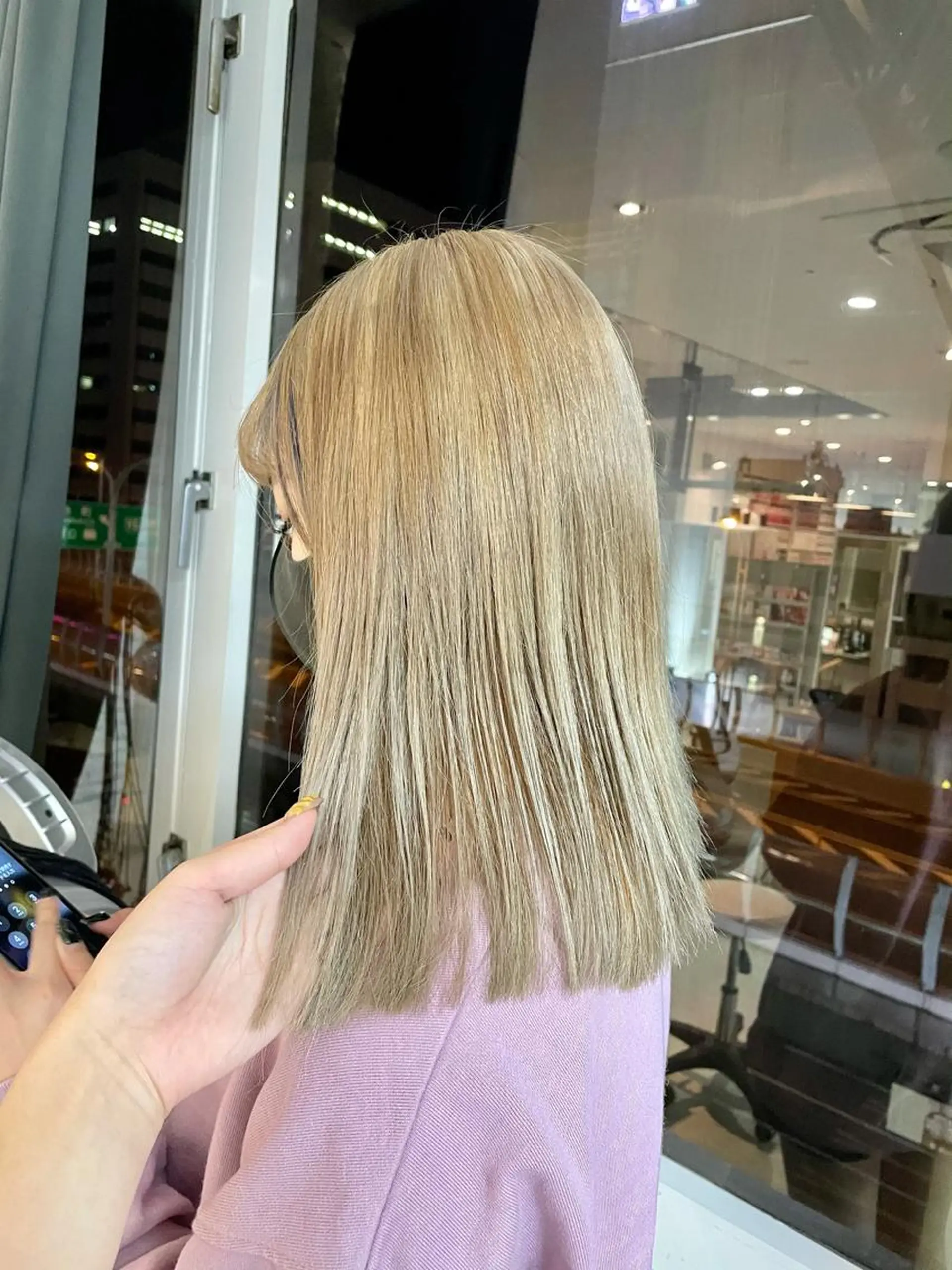 セミロング 艶ハイトーン👑♡ NATSUKIのヘアスタイル