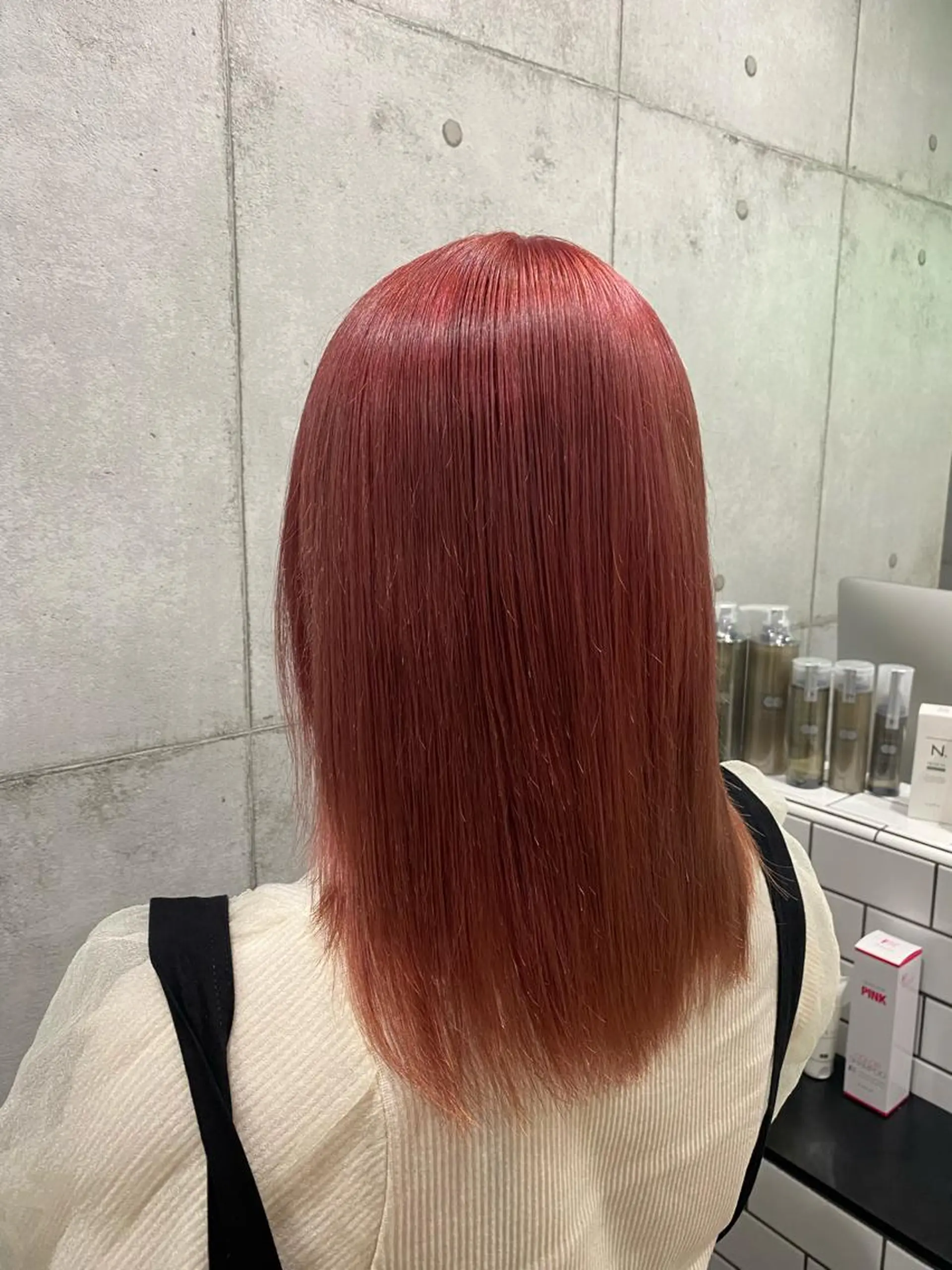 ショート カラー newi赤羽 HINATAのヘアスタイル