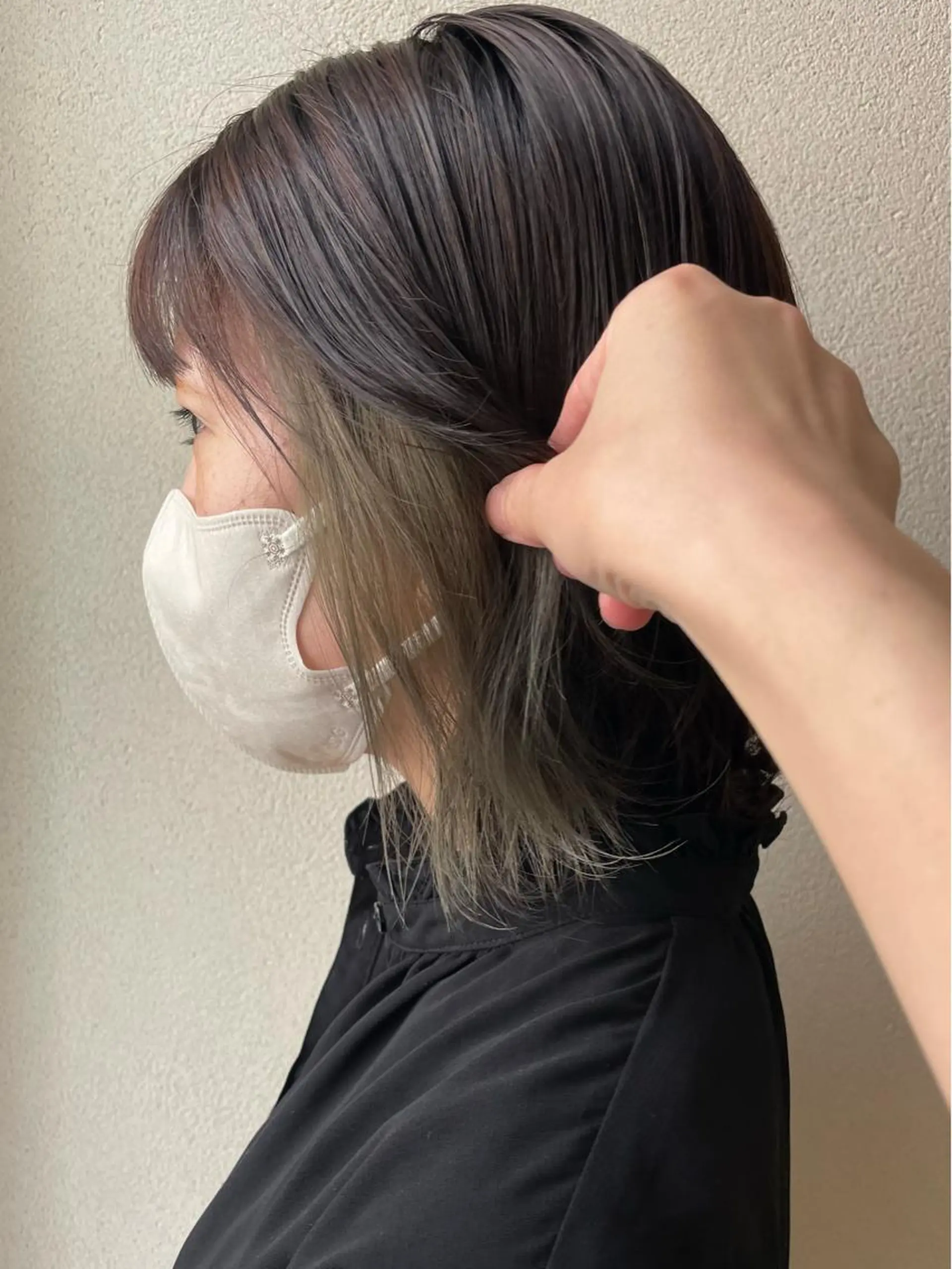 ミディアム カラー イヤリングカラー グレージュ カーキグレージュ ヘアカラー トリートメント 沢田 瞳のヘアスタイル