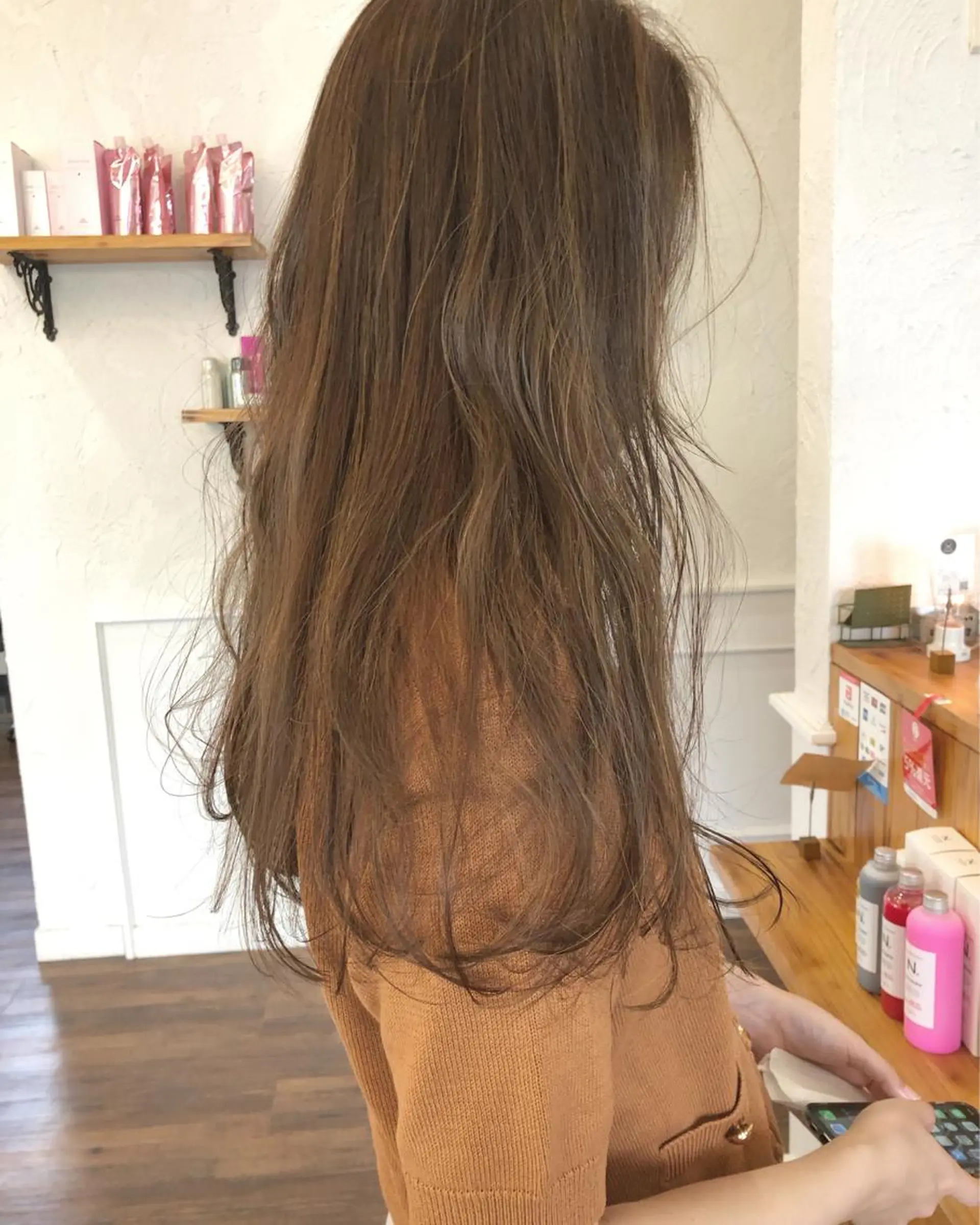 ロング カラー ベージュカラー ハイライトカラー シアーベージュ ハイライト カット ヘアカラー 江原 彩華のヘアスタイル