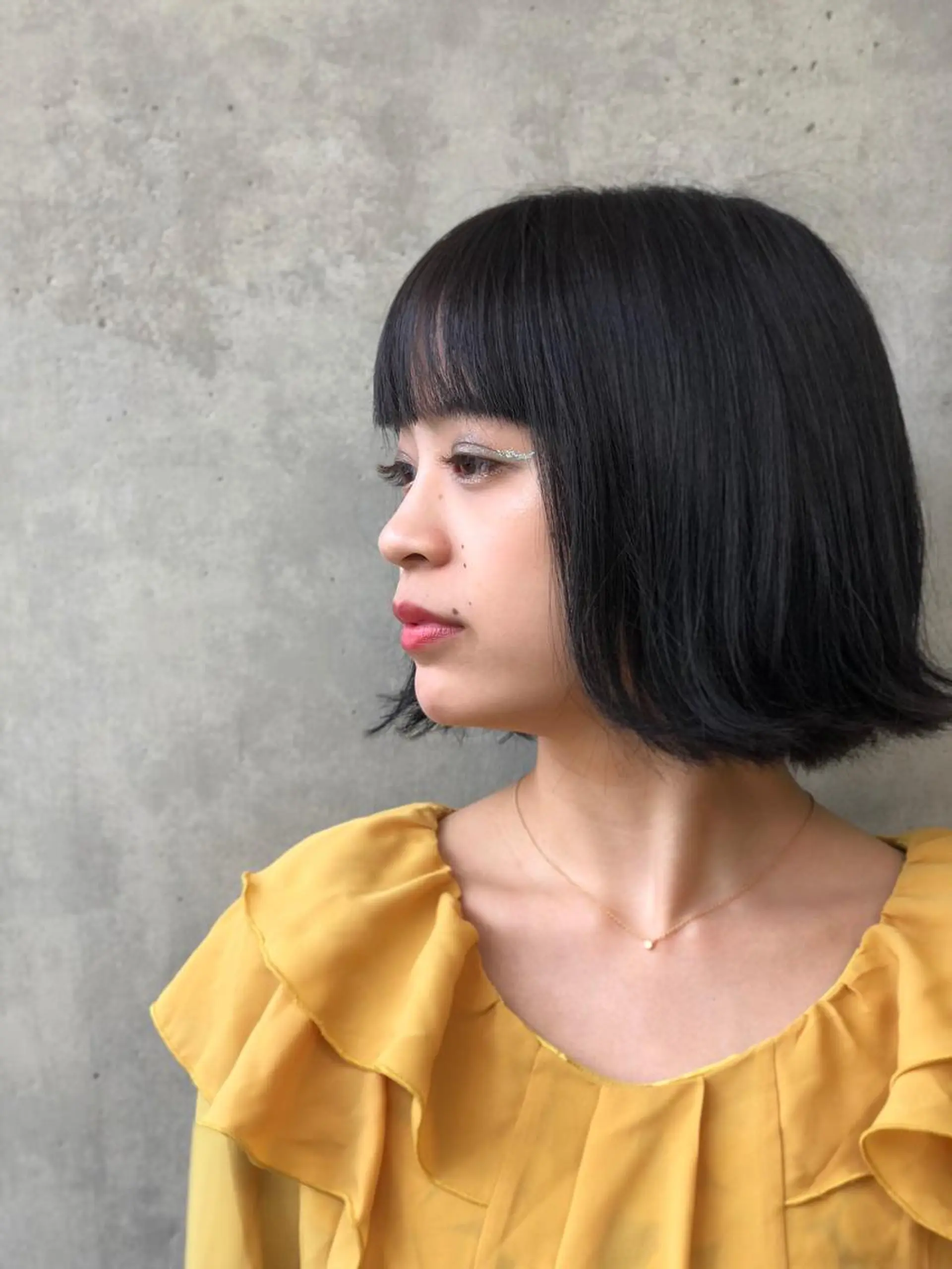 ショート カラー 荒木 依莉亜のヘアスタイル