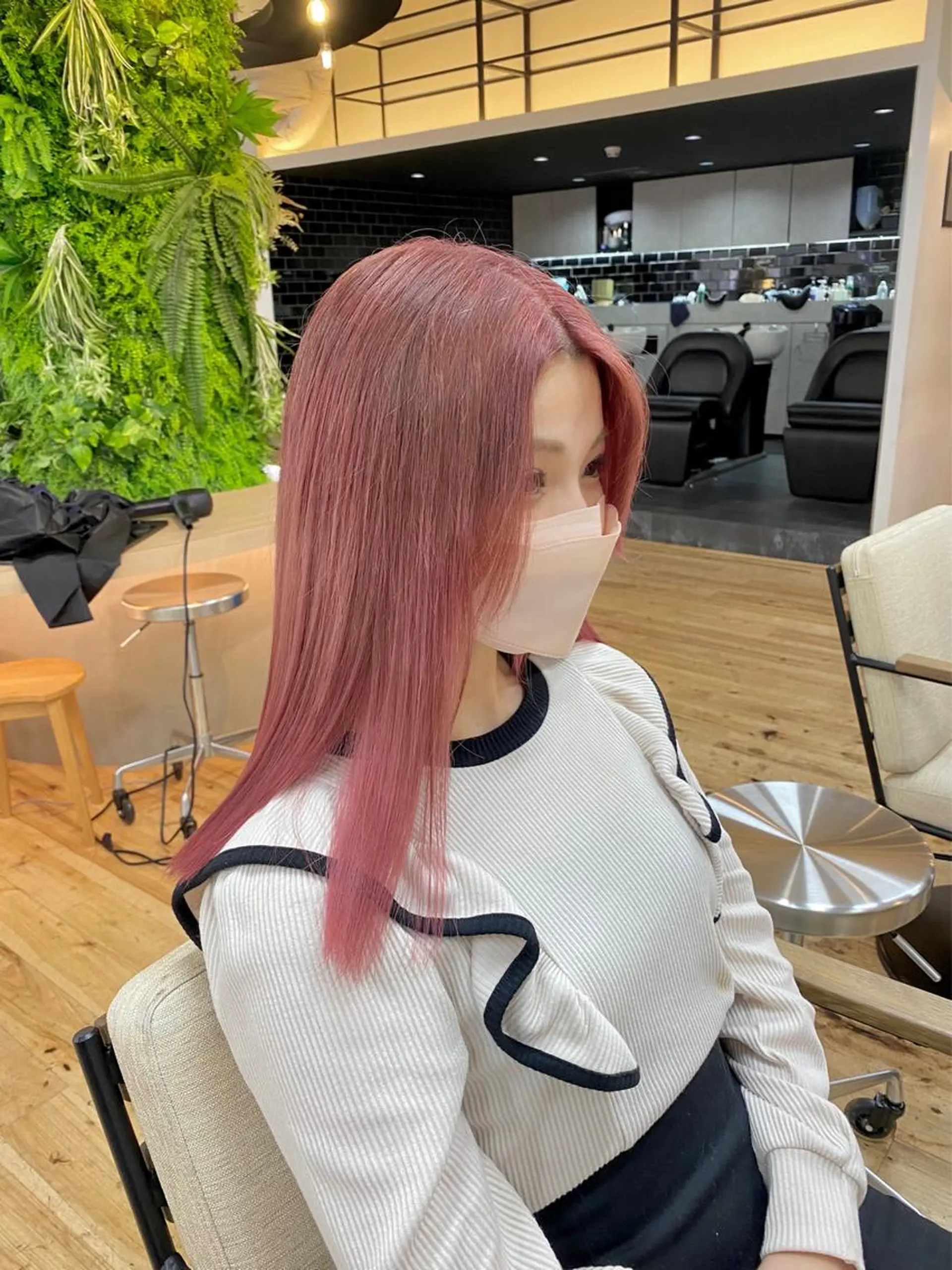 セミロング カラー SHIN レイヤー‪‪カットのヘアスタイル