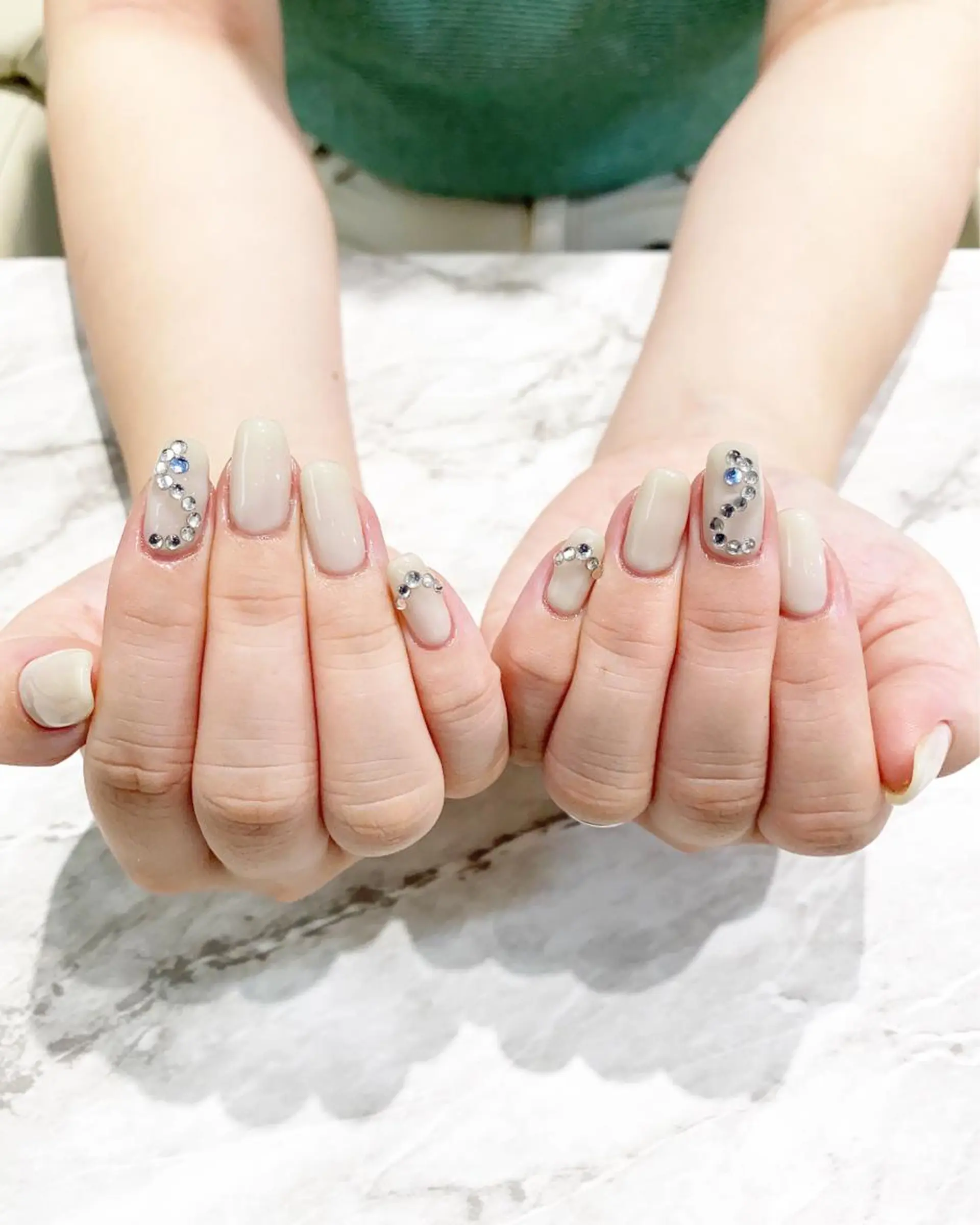 ネイル ホワイト ハンドネイル フットネイル ハンドケア nail salon  AlgeTy所属・✴︎:.｡. MAKI.｡.:✴︎のネイルデザイン