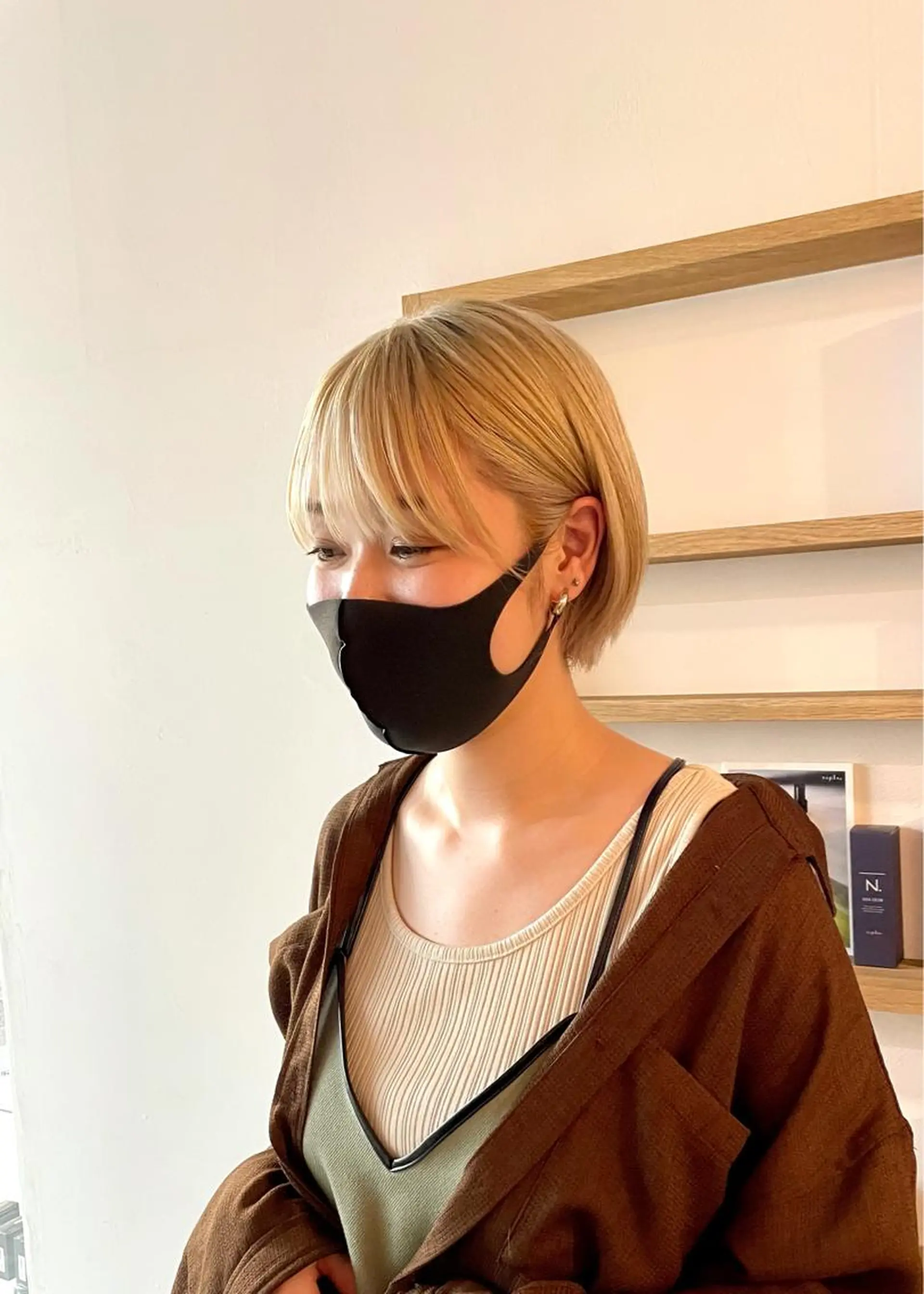 ショート カラー ベージュカラー ブリーチ ケアブリーチ ハイトーンカラー ホワイトベージュ ヘアカラー トリートメント 難波/心斎橋/ボブ/ 髪質改善/ハイトーンのヘアスタイル