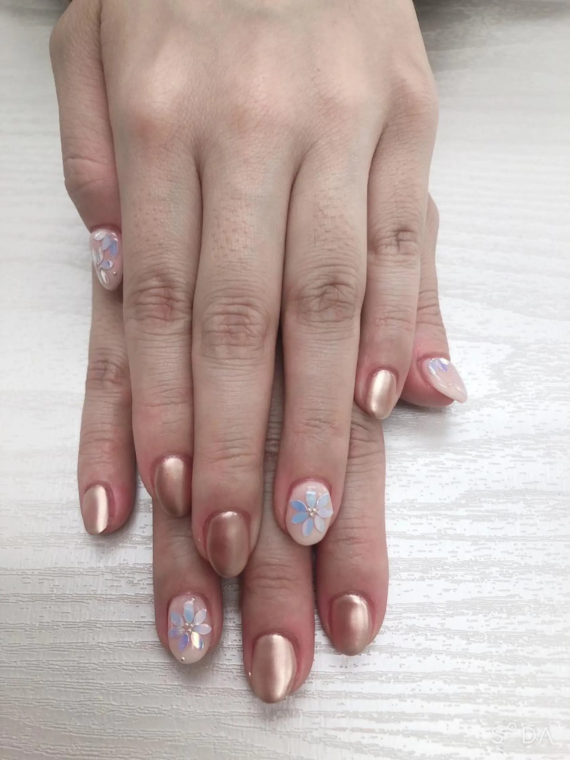 ネイル ゴールド マットネイル ミラーネイル ピンク 吉野✨ ネイルデザイナー✨のネイルデザイン