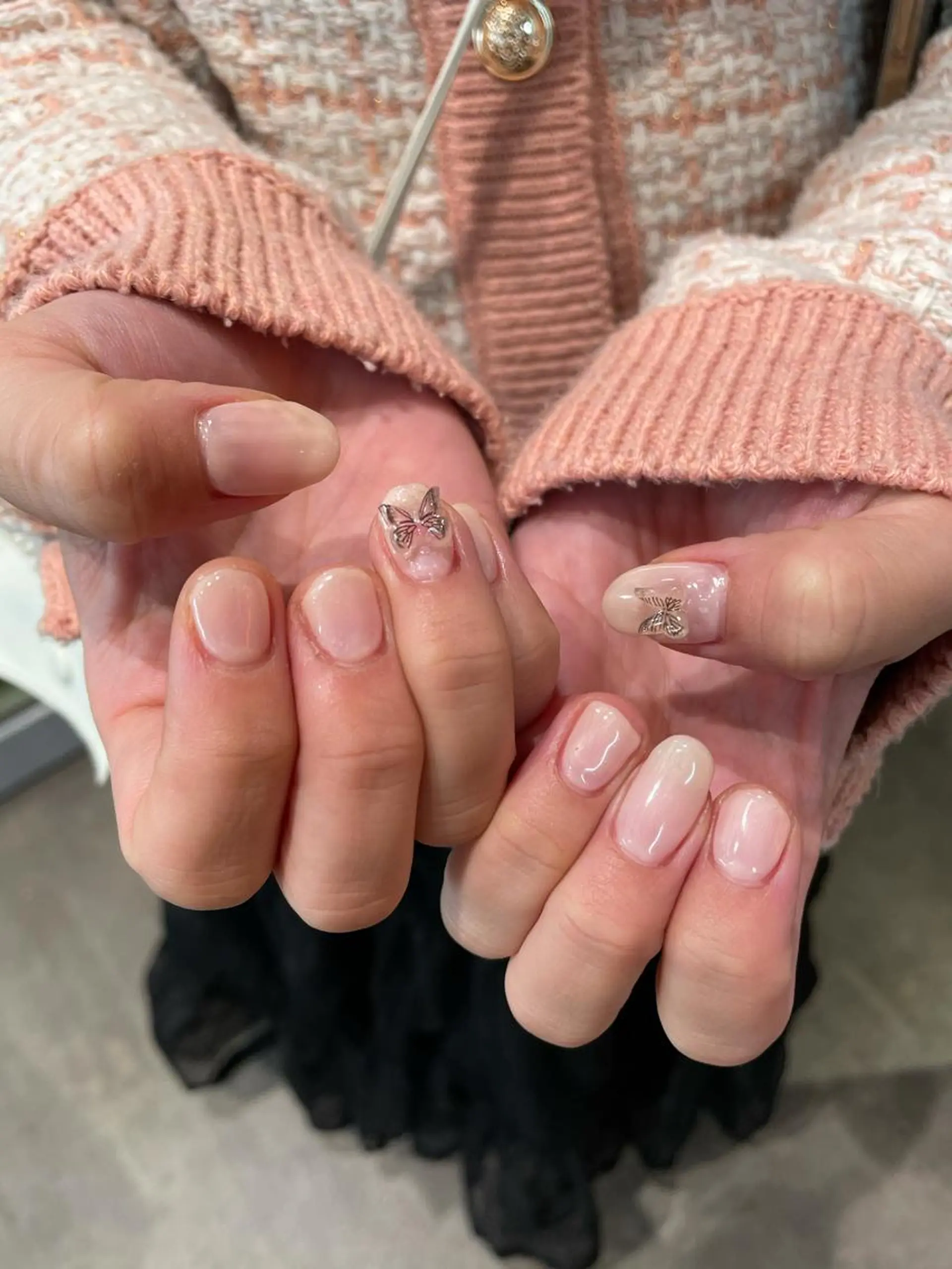 ネイル ホワイト 冬ネイル ハンドネイル ナチュラル透明感🌱 小山美樹子のヘアスタイル